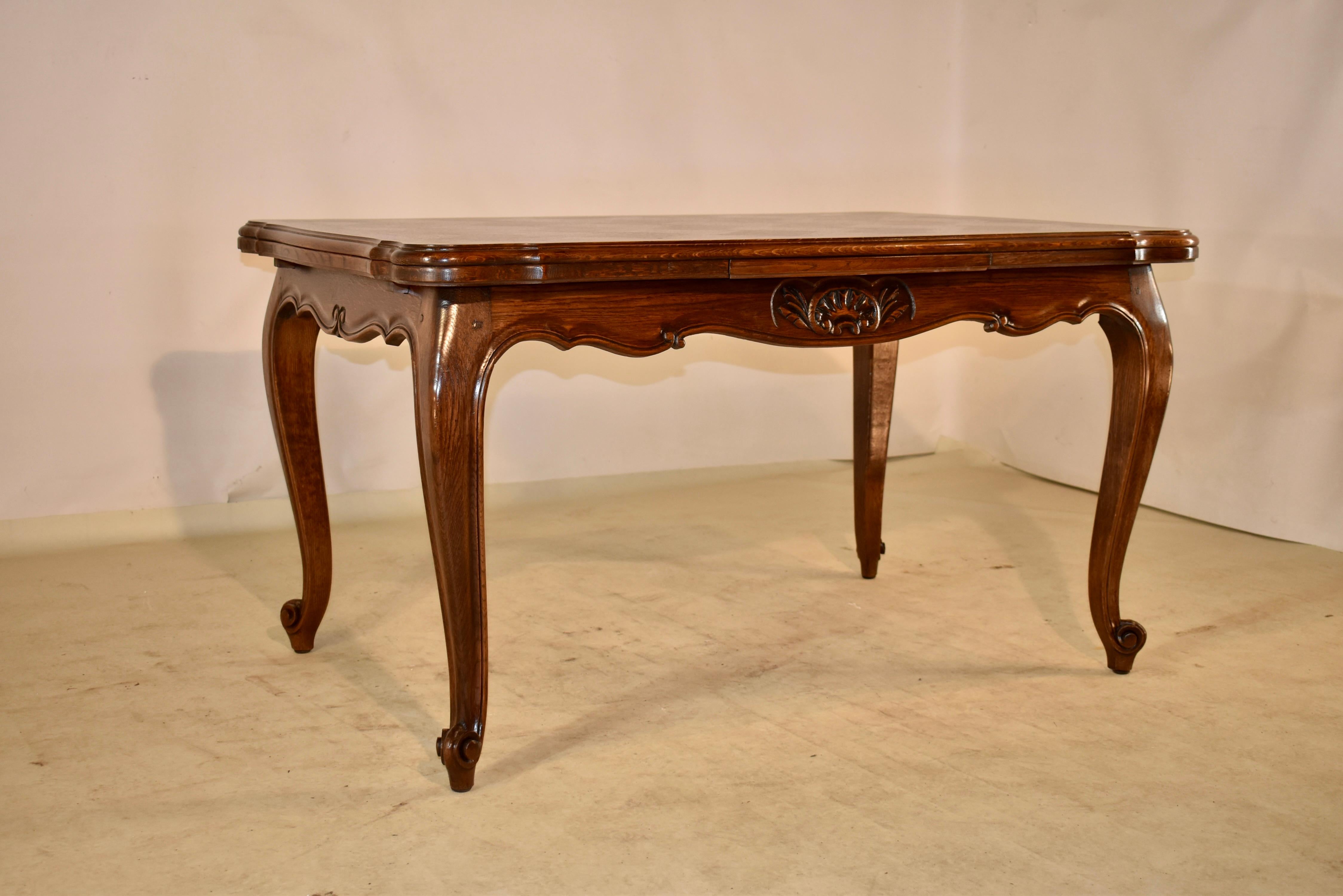 French Oak Draw-Leaf Table, circa 1910 In Good Condition In High Point, NC