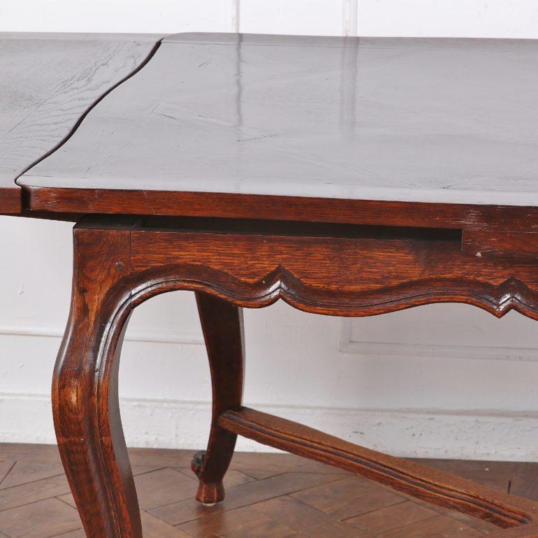 French Oak Draw-Leaf Table In Good Condition In Vancouver, British Columbia