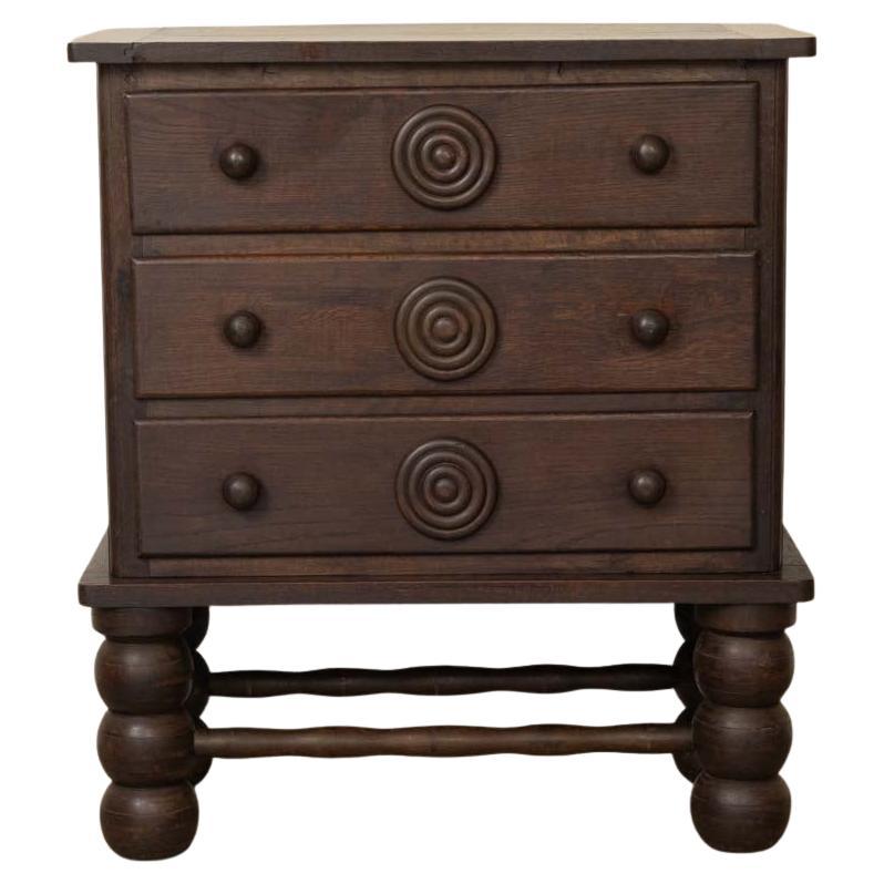 Commode en chêne français par Charles Dudouyt
