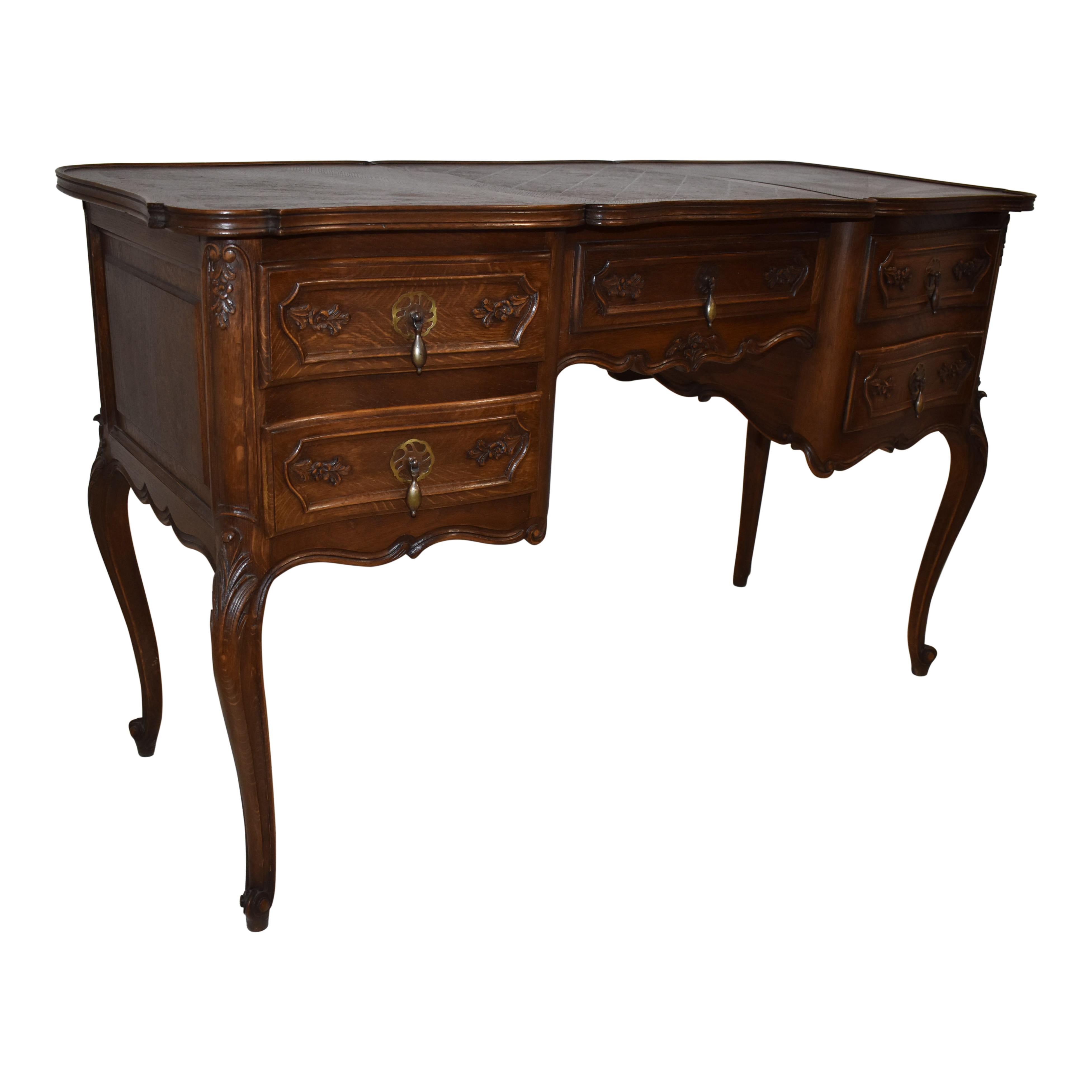 Get ready to start your day or night out at this stunning, oak dressing table from France. Crafted in the early 20th century, it has a wealth of detail in its elegant design. Its three piece hinged top has a raised outer edge. A quadrille pattern of