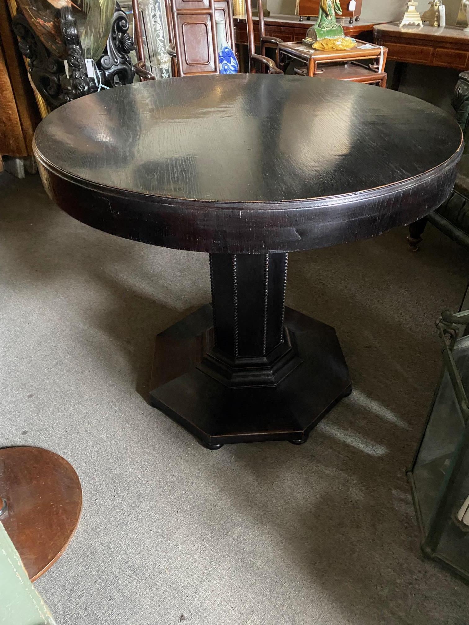 French Oak Ebonized Gueridon In Good Condition For Sale In Montreal, QC