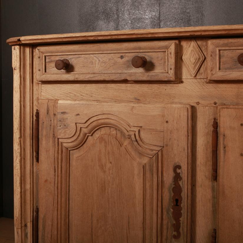 French Oak Enfilade / Sideboard In Good Condition In Leamington Spa, Warwickshire