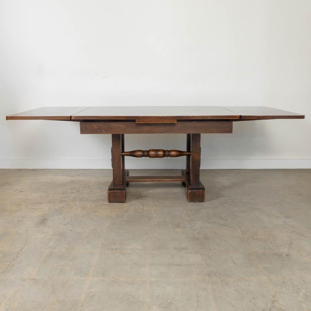 XX secolo Tavolo da pranzo allungabile in Oak francese di Charles Dudouyt in vendita