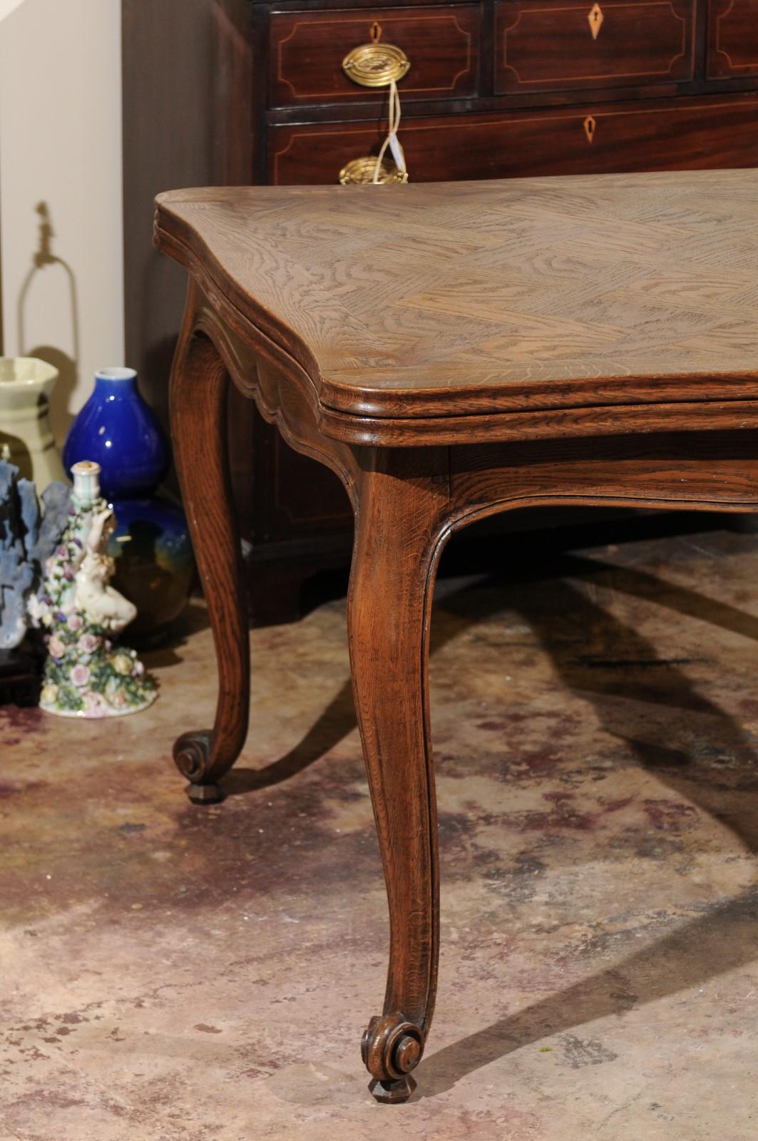 French Oak Extendable Dining Table In Excellent Condition For Sale In Chamblee, GA