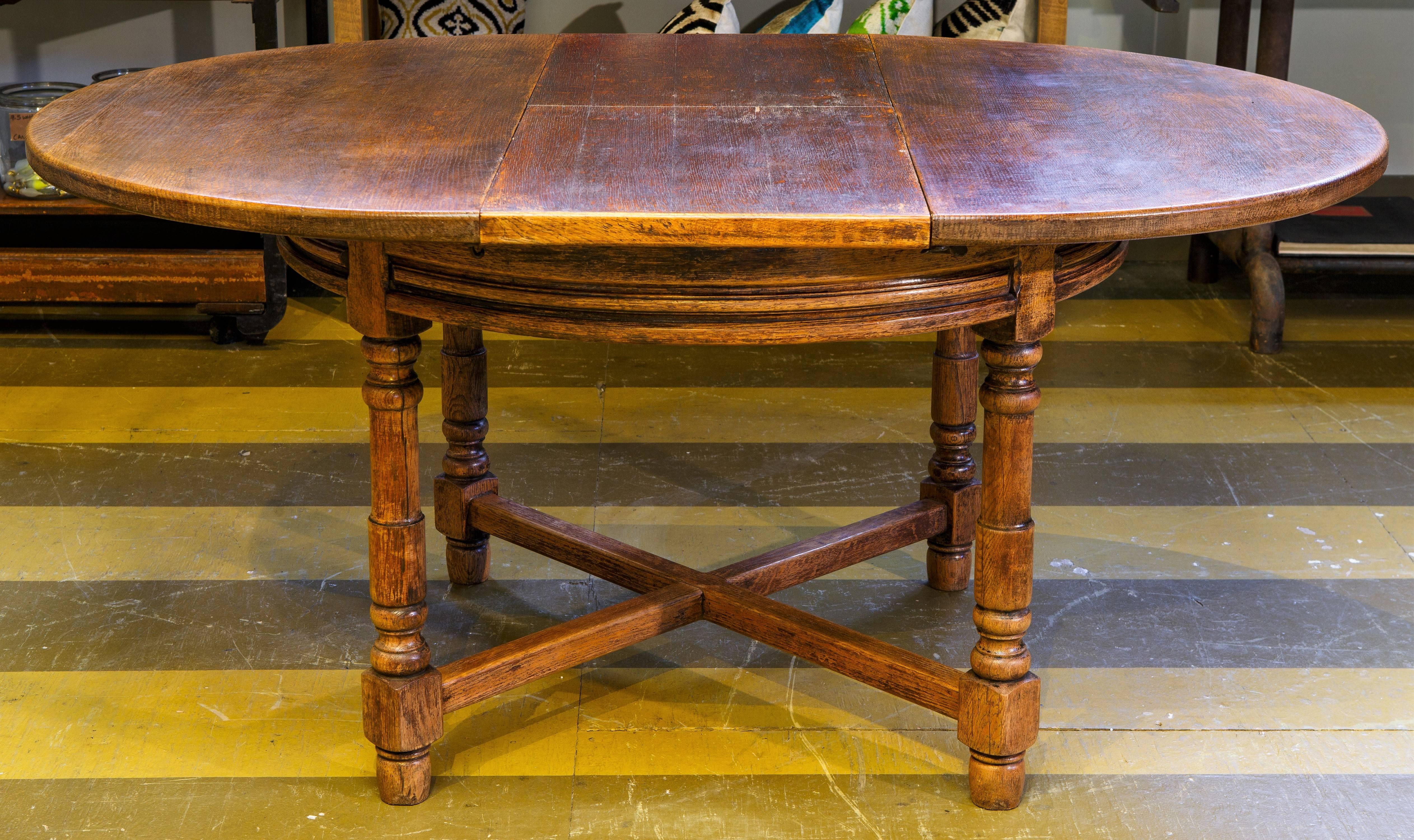 Charming, French oak extension table with one hidden table leaf.

Measures: 63.75