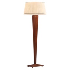 Lámpara de pie de roble francés de forma angular, c. 1940.