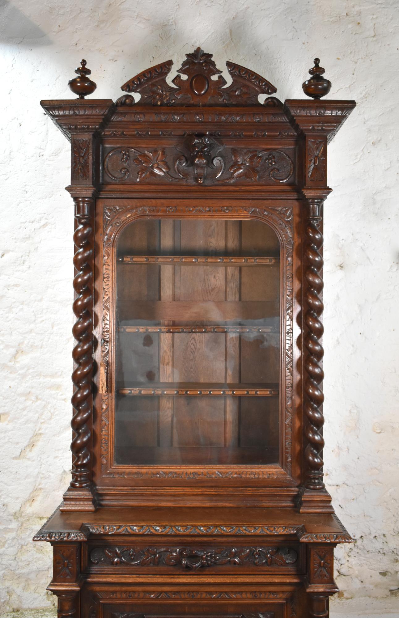 Vetrina di caccia francese in Oak Oak Vitrine stile Luigi XIII in vendita 5