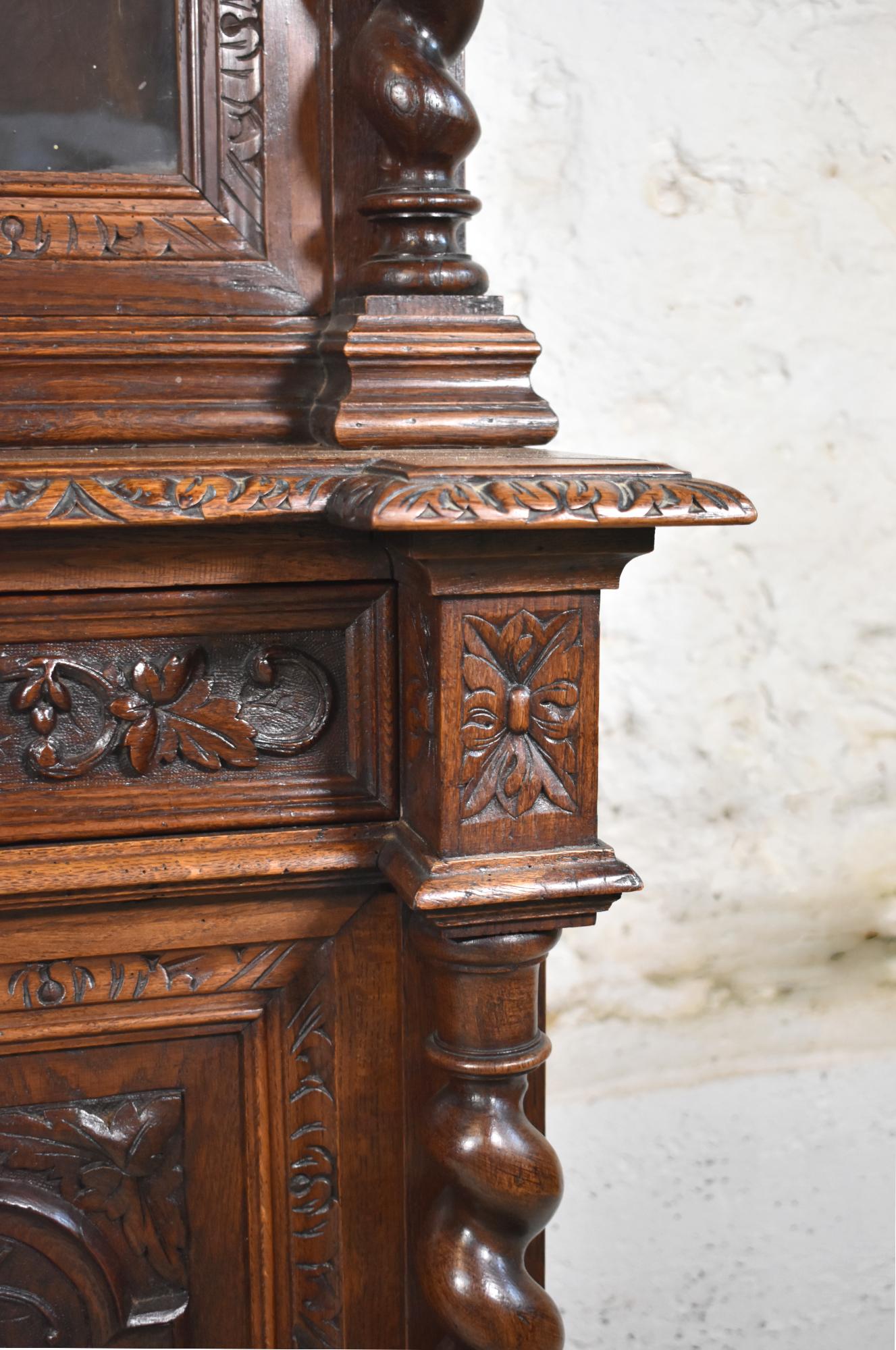 Vetrina di caccia francese in Oak Oak Vitrine stile Luigi XIII in vendita 6