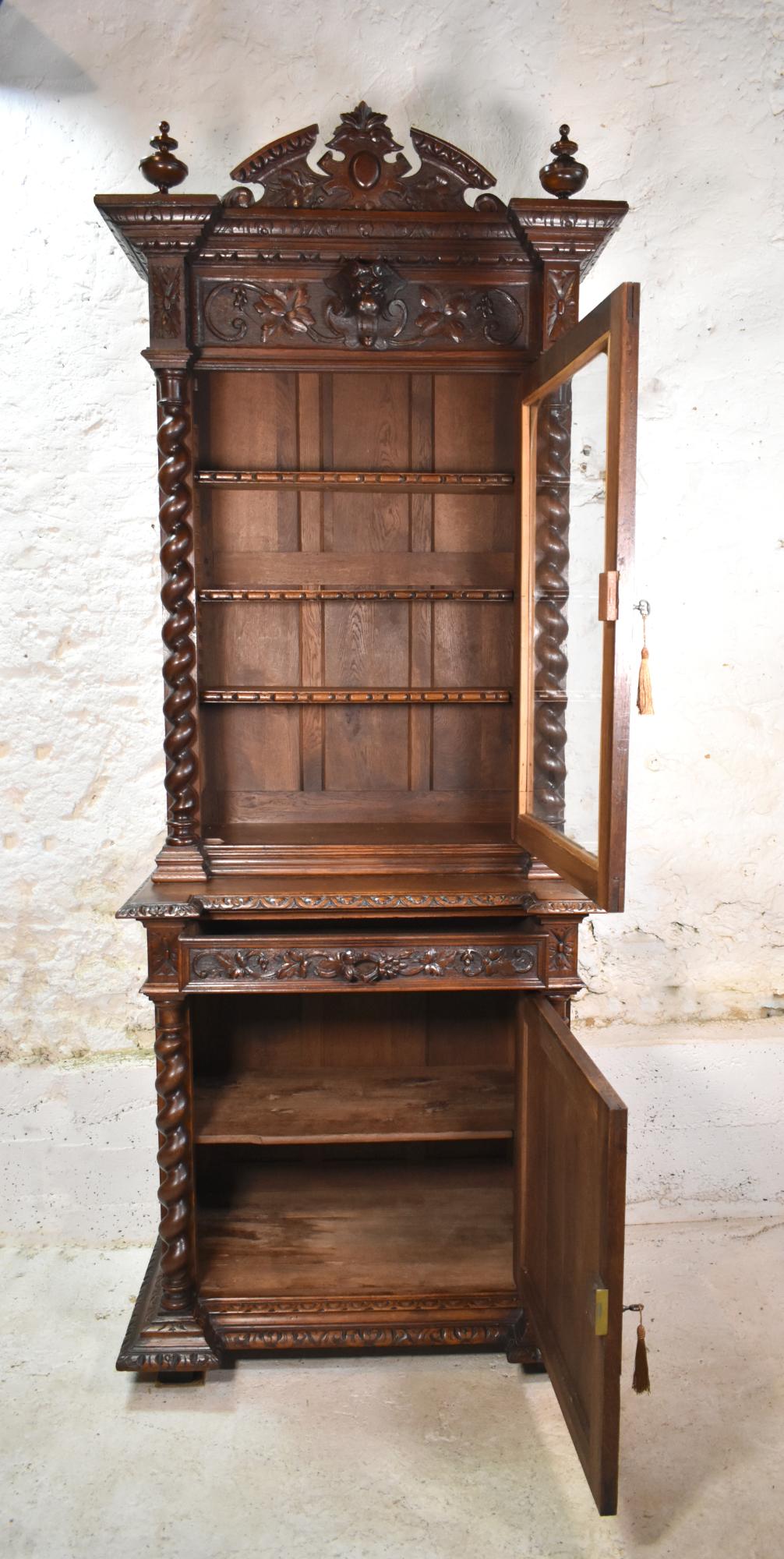 Vetrina di caccia francese in Oak Oak Vitrine stile Luigi XIII in vendita 7