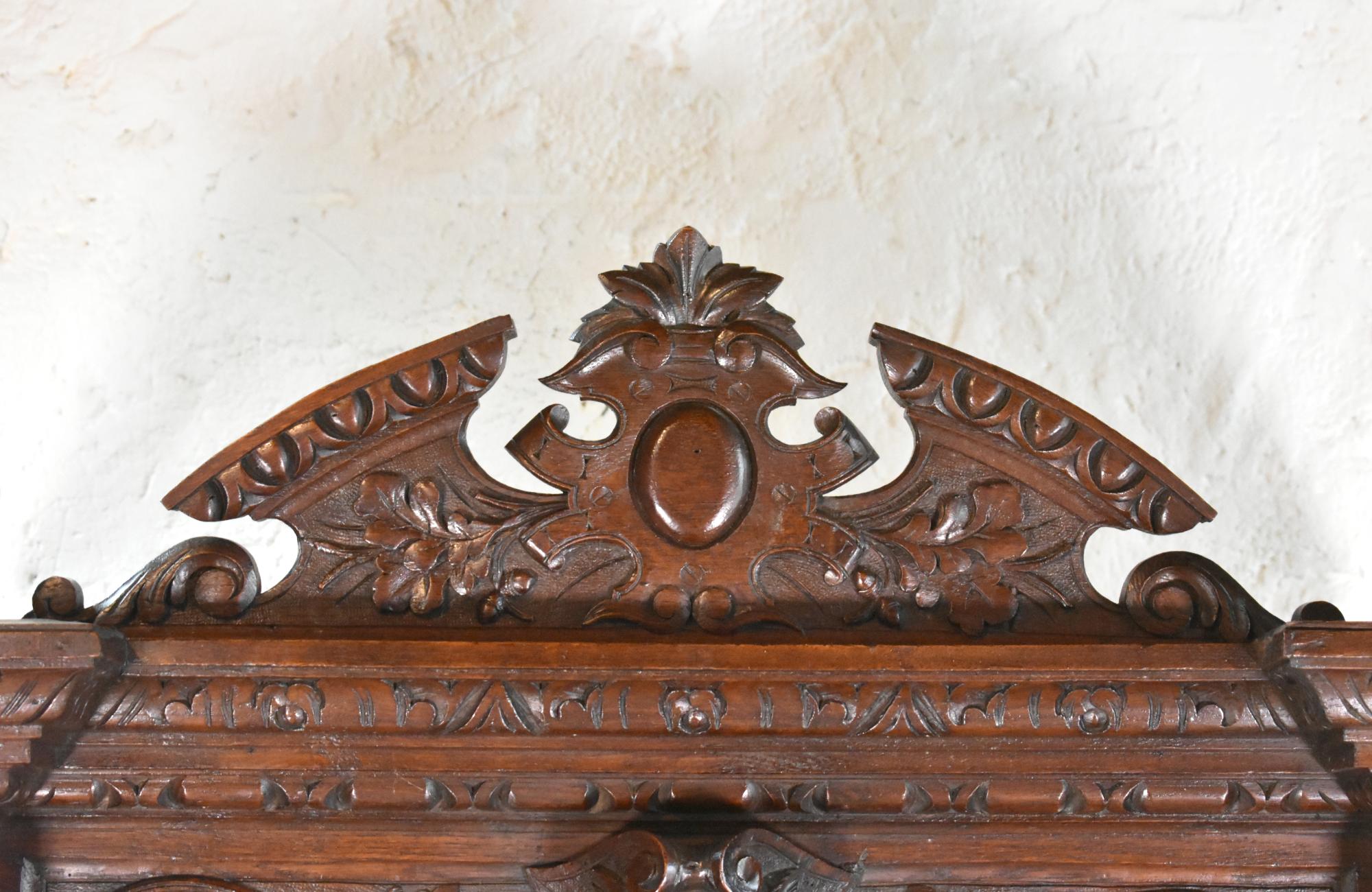 Vetrina di caccia francese in Oak Oak Vitrine stile Luigi XIII In condizioni buone in vendita a SAINTE-COLOMBE, FR