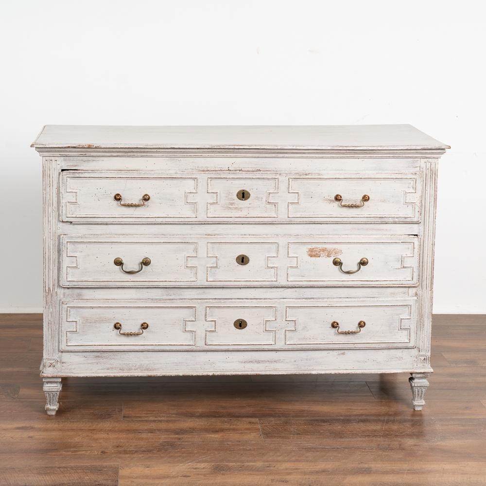 French Oak Large Chest of Three Drawers Painted Gray, circa 1820-1840 In Good Condition For Sale In Round Top, TX