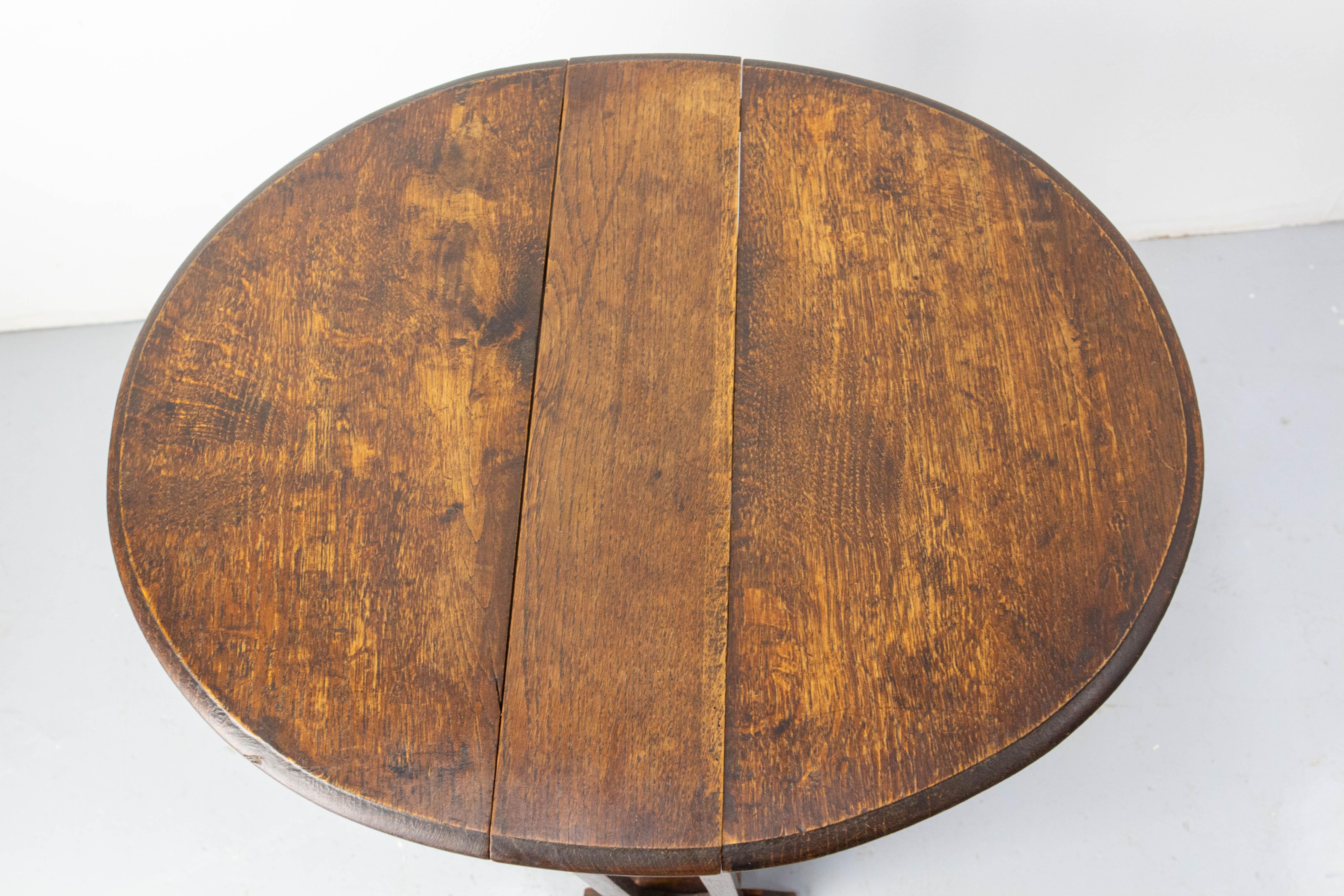 French Oak Little Oval Side Foldable Table End of Sofa Style circa 1920 For Sale 1