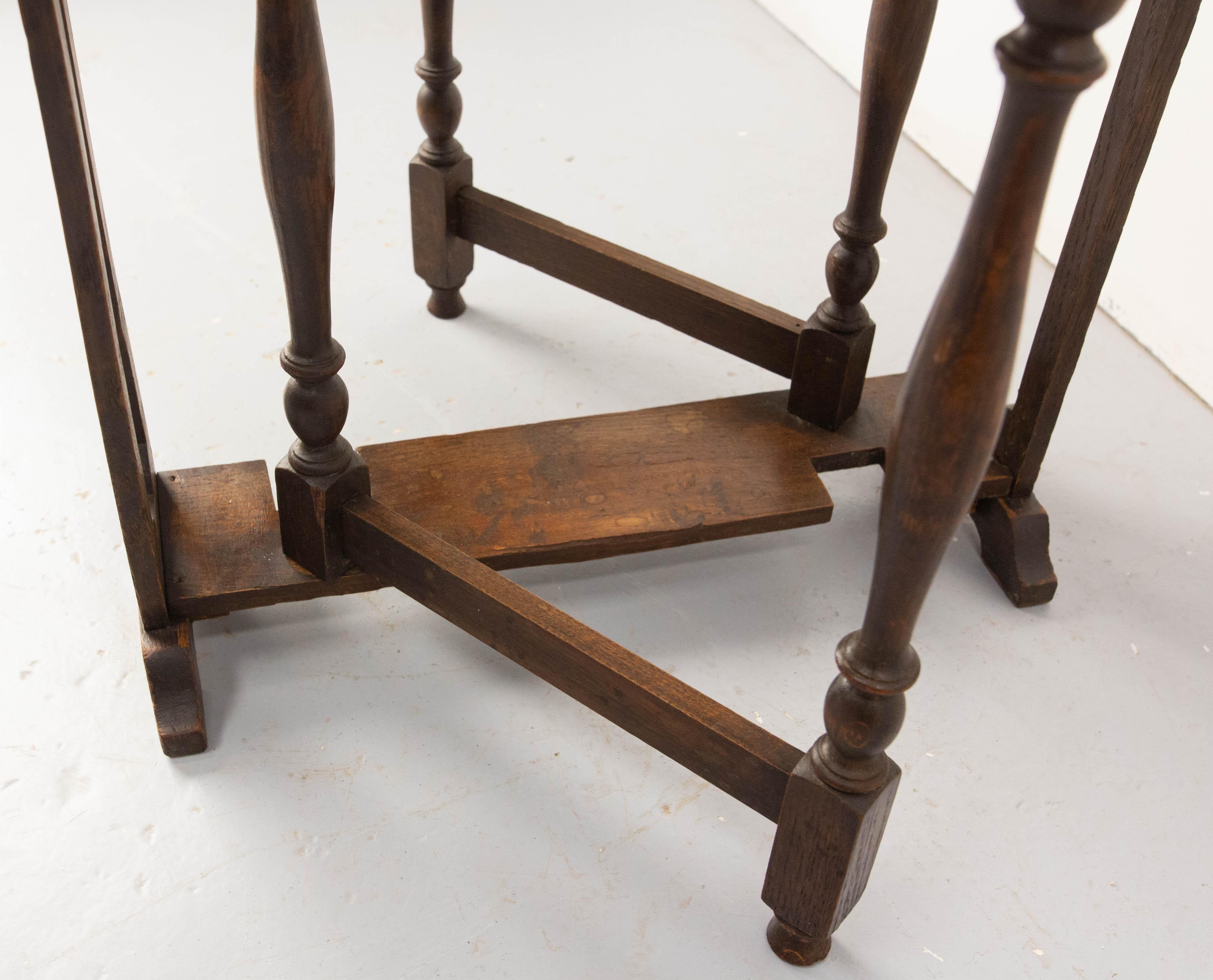 French Oak Little Oval Side Foldable Table End of Sofa Style circa 1920 For Sale 3