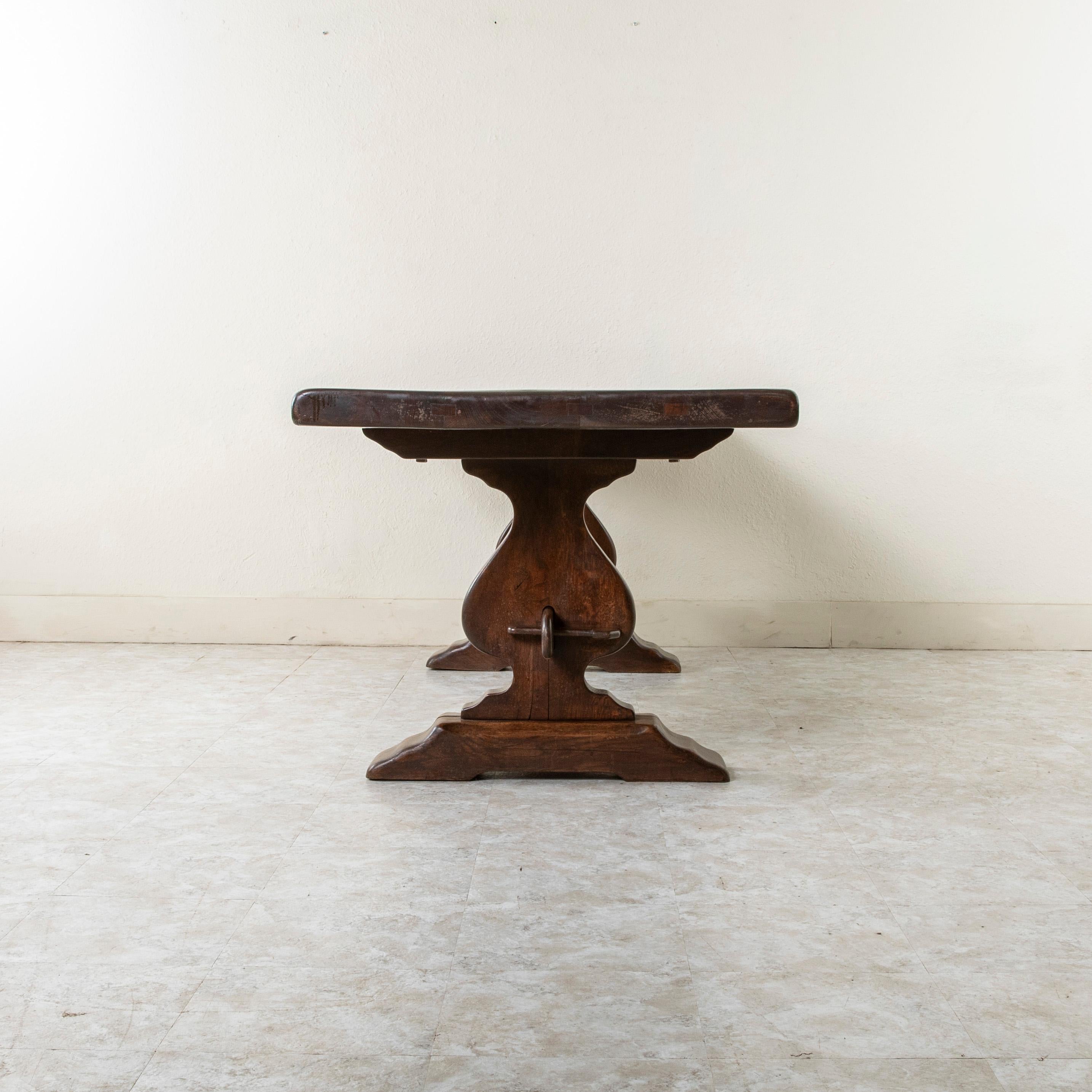Français Table de monastère, table de ferme ou table de salle à manger en chêne français Circa 1900 en vente