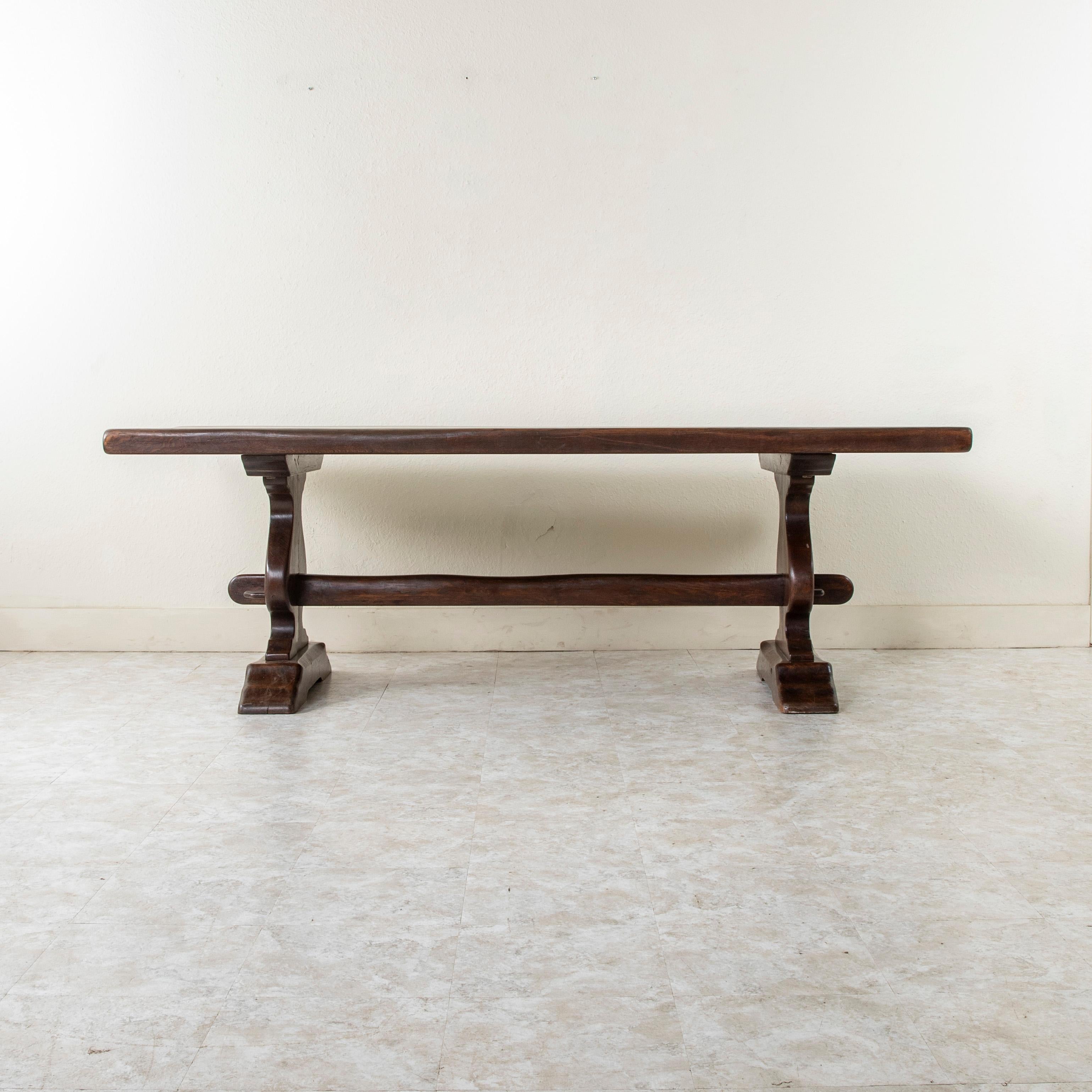 Monastery-Tisch, Bauerntisch oder Esstisch aus französischer Eiche, um 1900 im Zustand „Gut“ im Angebot in Fayetteville, AR