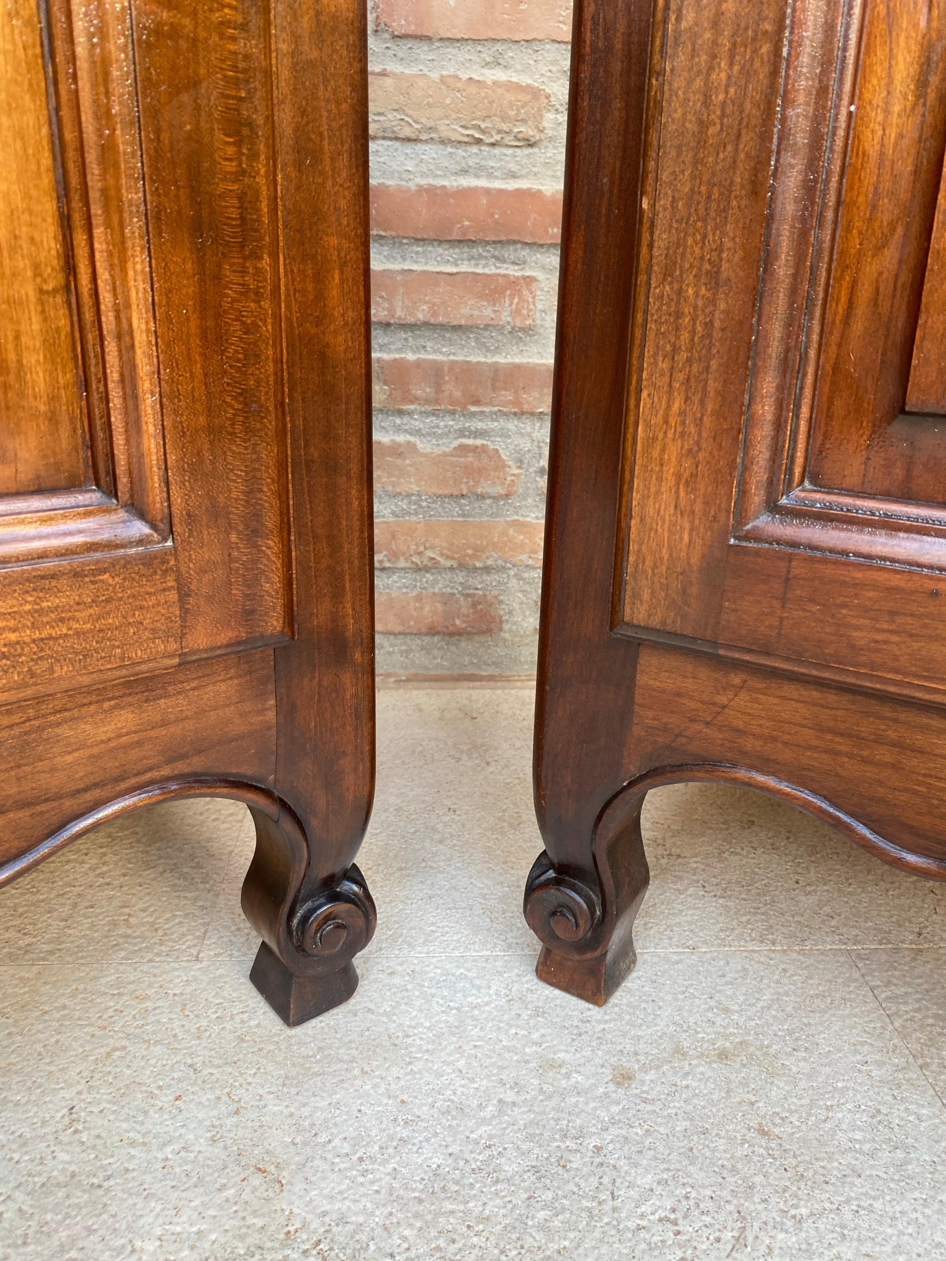 French Oak Nightstands, 1890s, Set of 2 For Sale 5