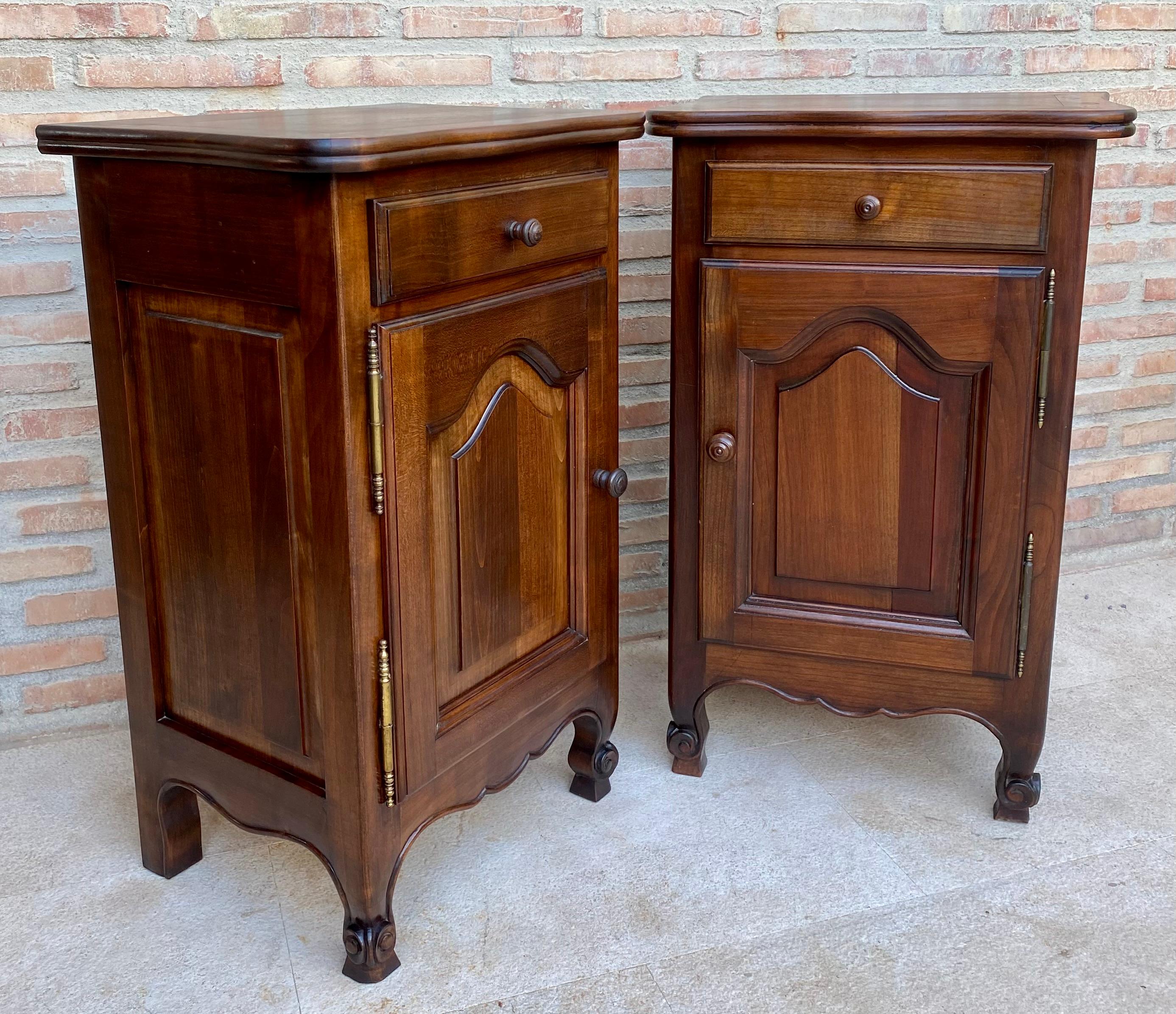 French Oak Nightstands, 1890s, Set of 2 For Sale 1