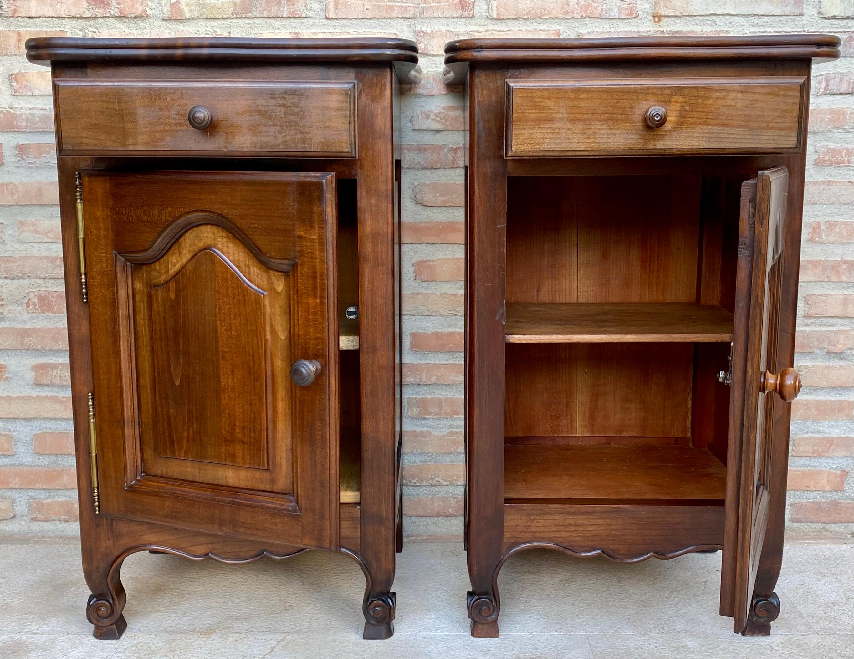 French Oak Nightstands, 1890s, Set of 2 For Sale 3