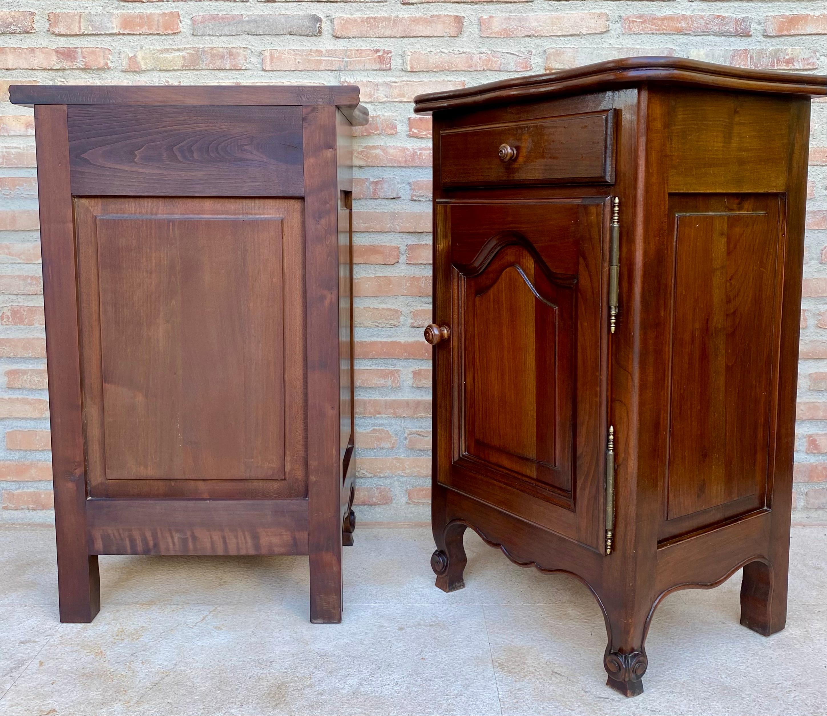 French Oak Nightstands, 1890s, Set of 2 For Sale 4