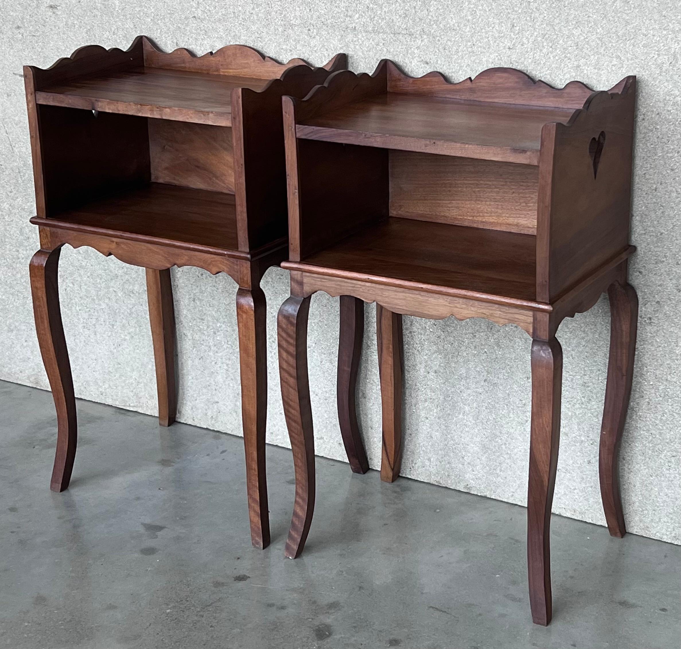 French Oak Pair of Nightstands with Heart Open Shelf, Cabinet, 1890s In Good Condition In Miami, FL