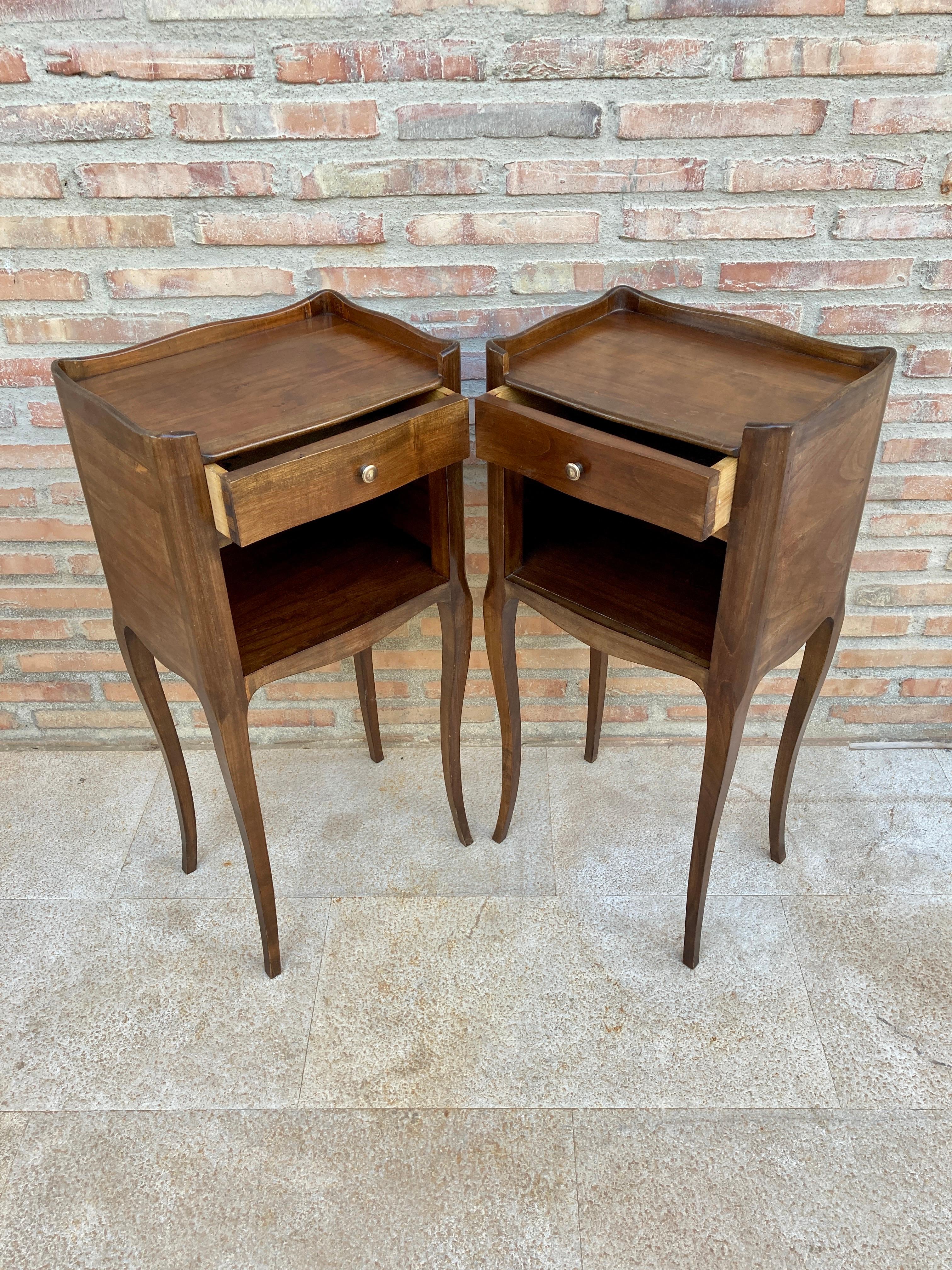 French Oak Pair of Nightstands with One Drawer and Open Shelf, Cabinet, 1890s In Good Condition In Miami, FL