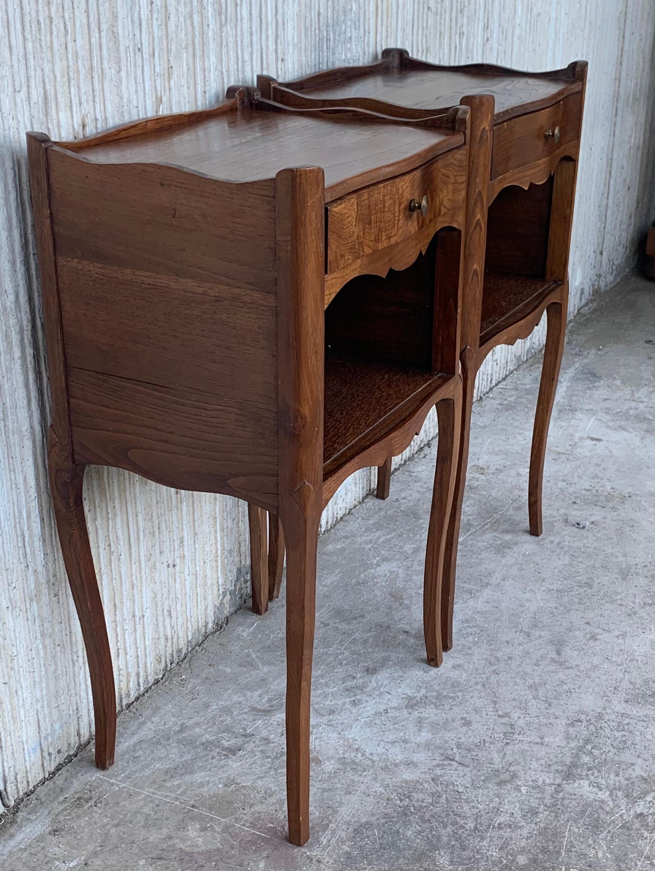 French Oak Pair of Nightstands with One Drawer and Open Shelf, Cabinet, 1890s In Good Condition In Miami, FL