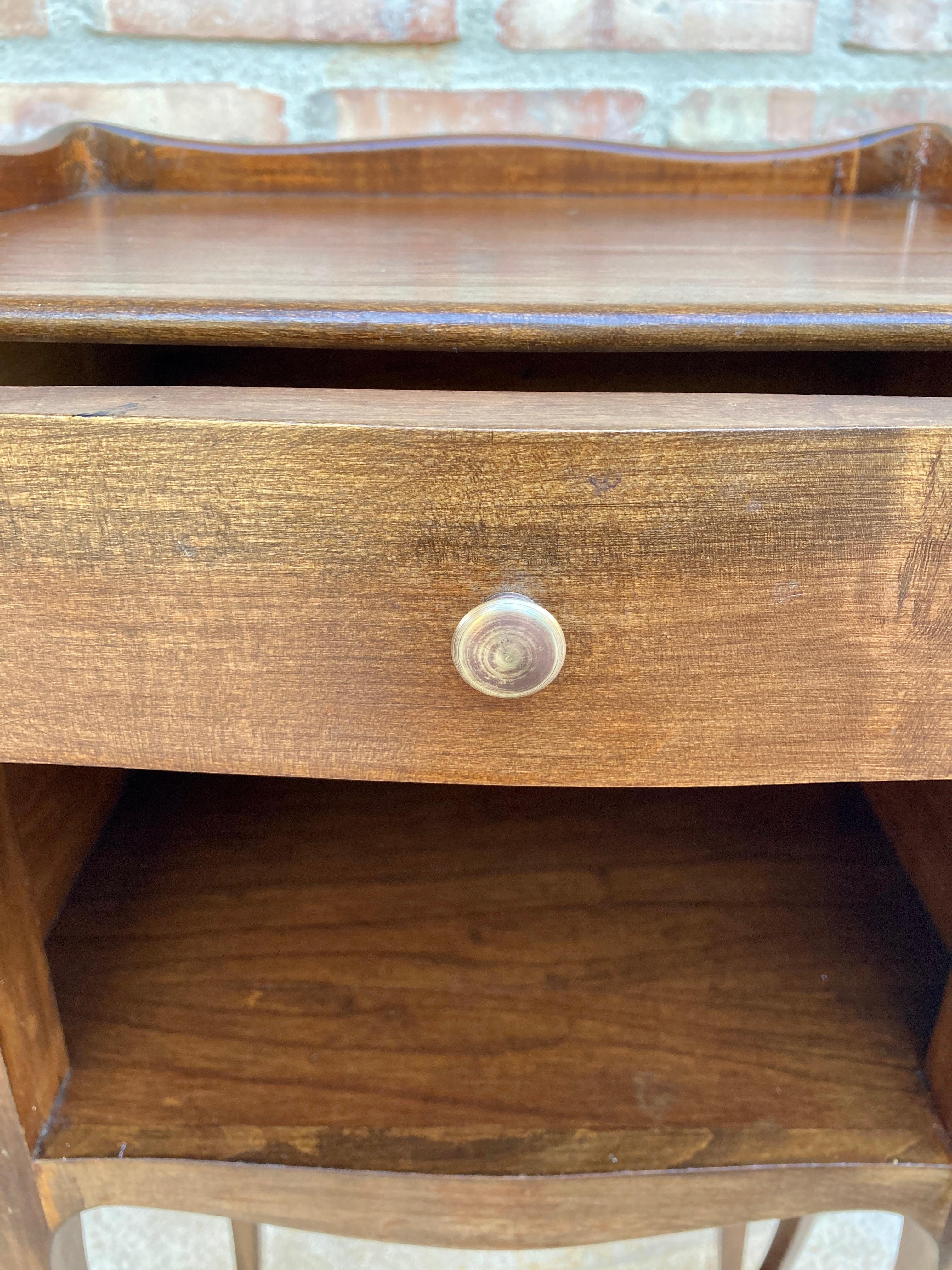 French Oak Pair of Nightstands with One Drawer and Open Shelf, Cabinet, 1890s 4