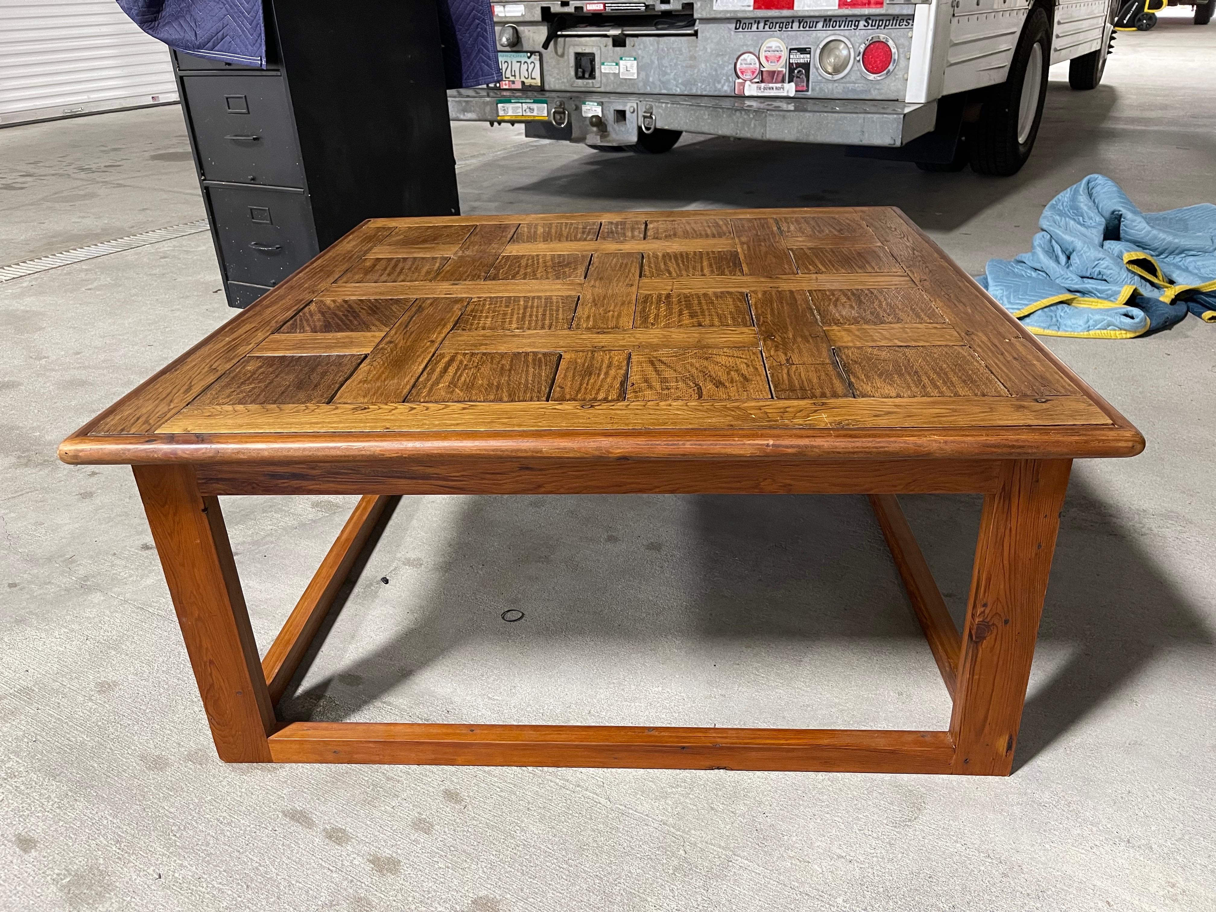 Français Table basse en parquet de chêne français, fin du 20e siècle en vente