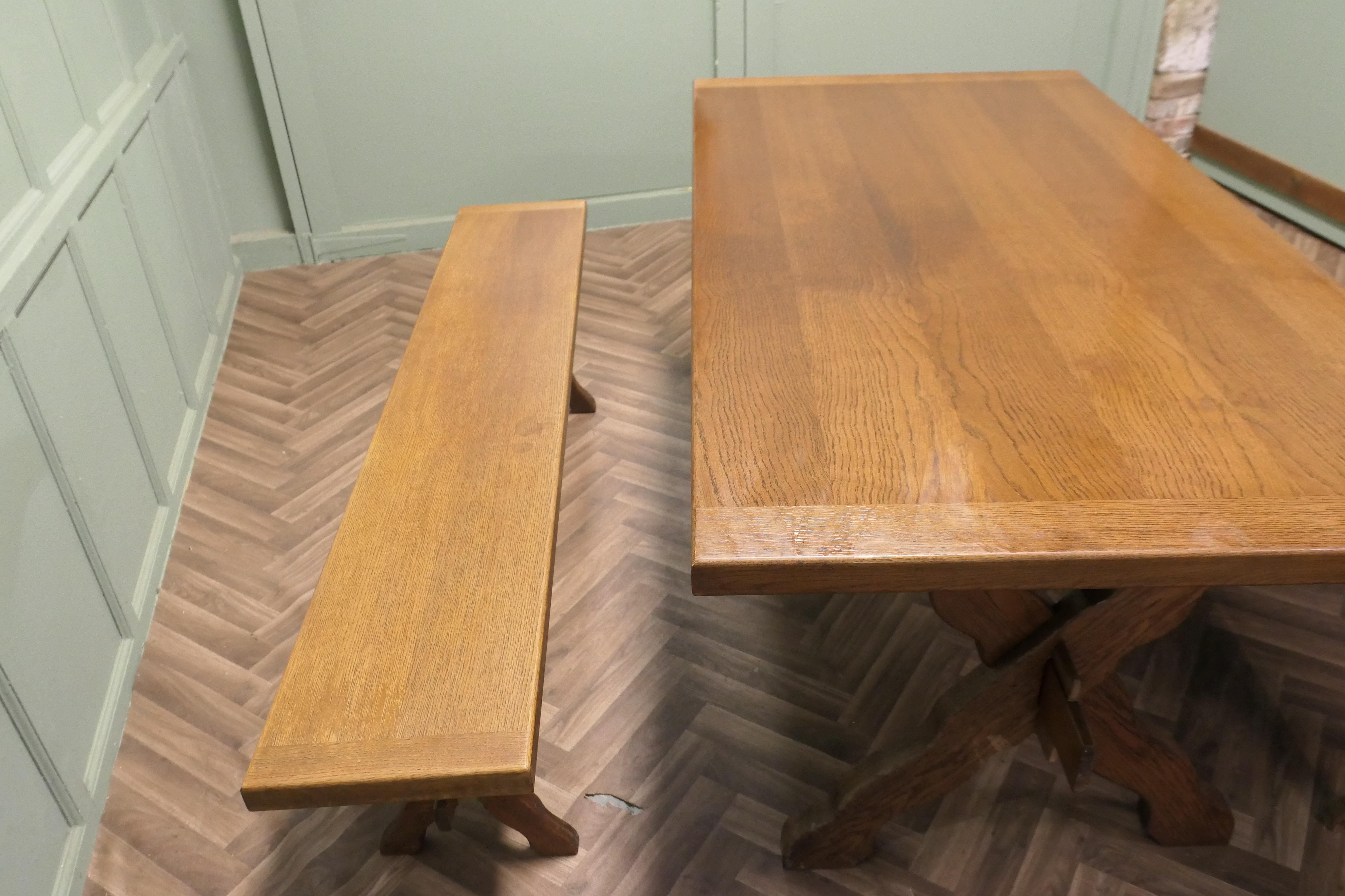 Milieu du XXe siècle French Oak Refectory Table and Benches This is a Heavy Set en vente