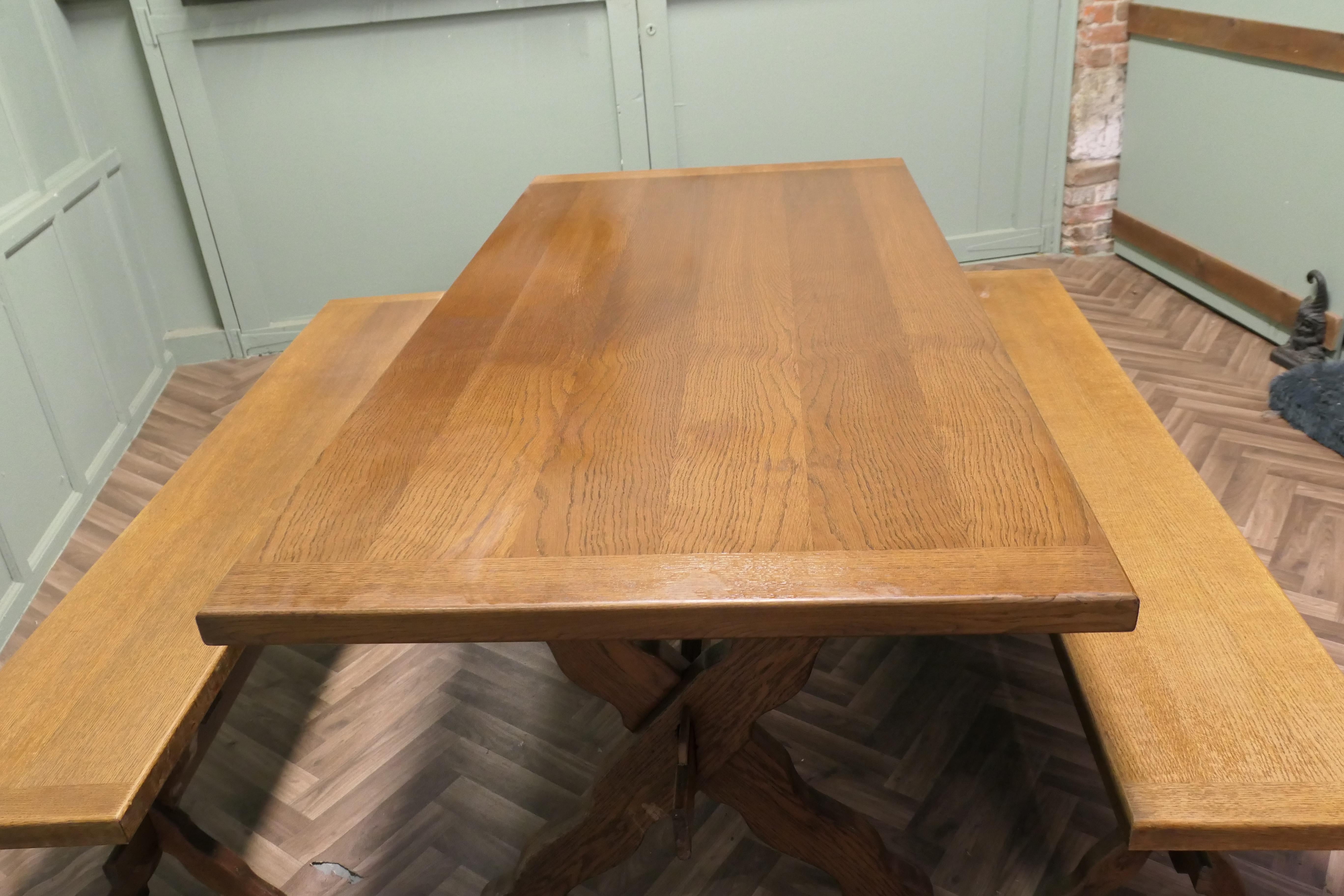 French Oak Refectory Table and Benches  This is a very Heavy Set en Bueno estado para la venta en Godshill, Isle of Wight