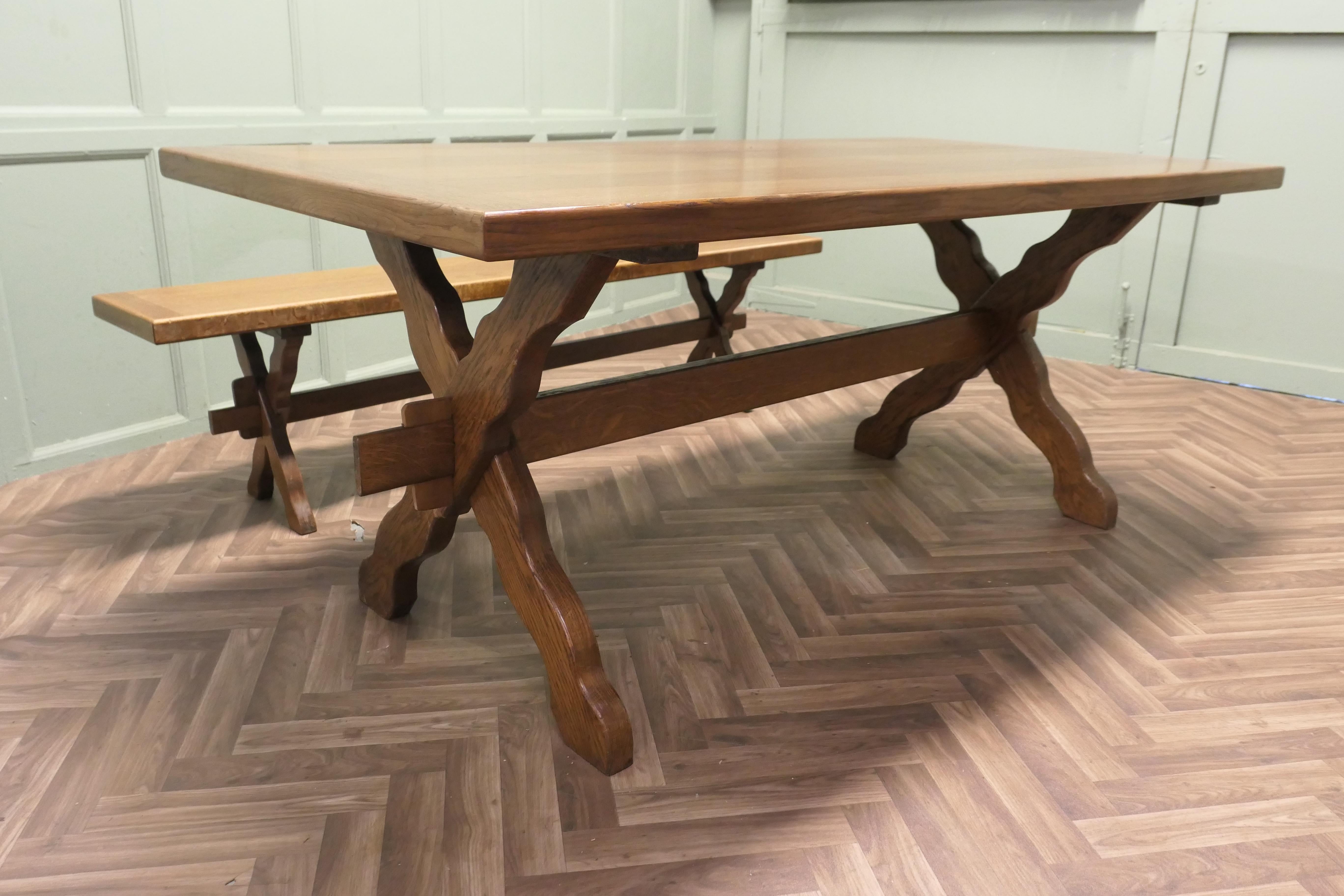 French Oak Refectory Table and Benches  This is a very Heavy Set Roble en venta