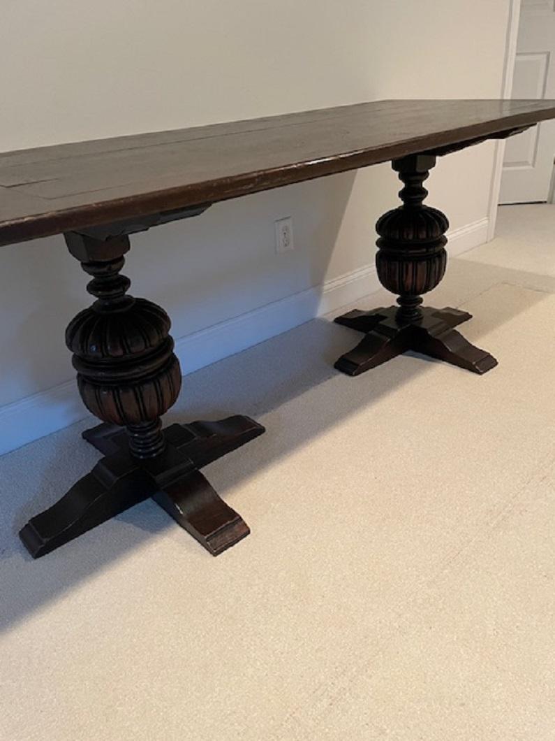 Mesa refractaria o de biblioteca de roble francés sobre pedestales, S. XIX en venta 3