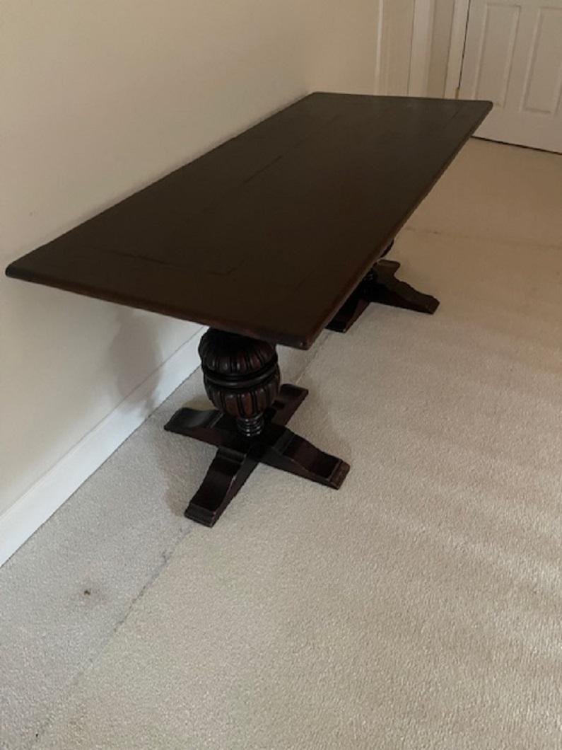 Mesa refractaria o de biblioteca de roble francés sobre pedestales, S. XIX en venta 4