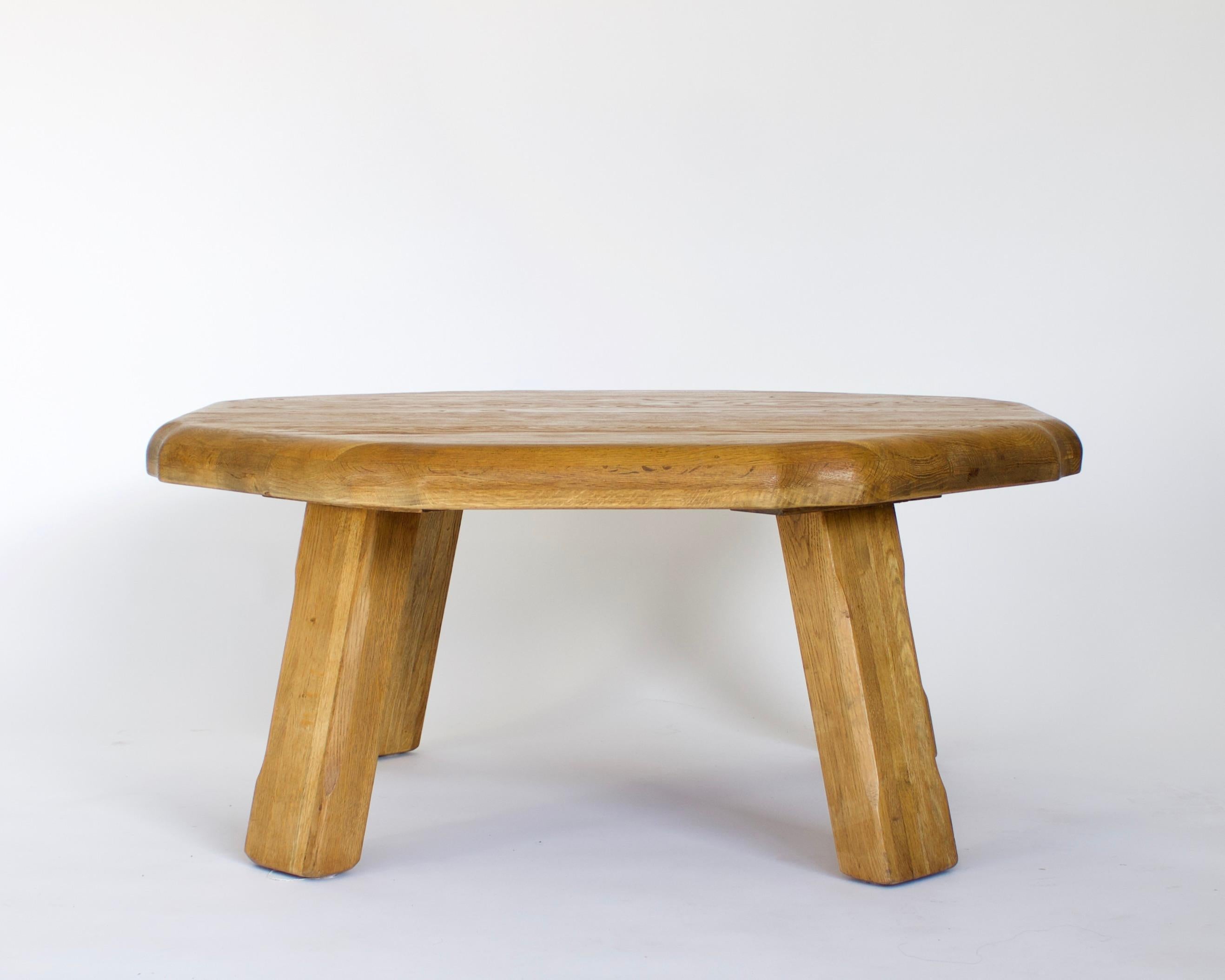 Mid-Century Modern French Oak Round Sculpted Free Form Edge Brutalist Coffee Table, circa 1960