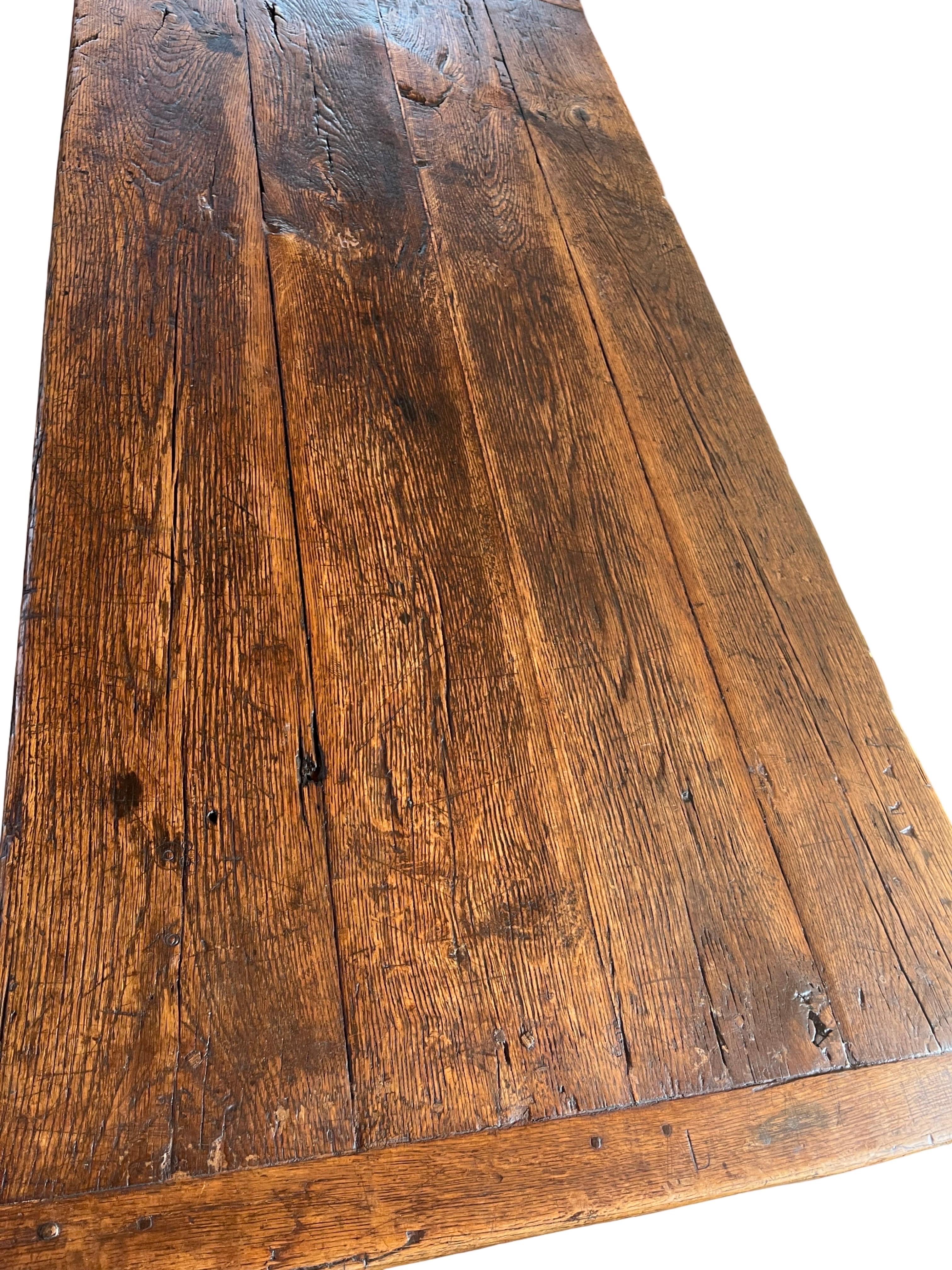 Tavolo da pranzo rustico in Oak francese, XIX secolo in vendita 7