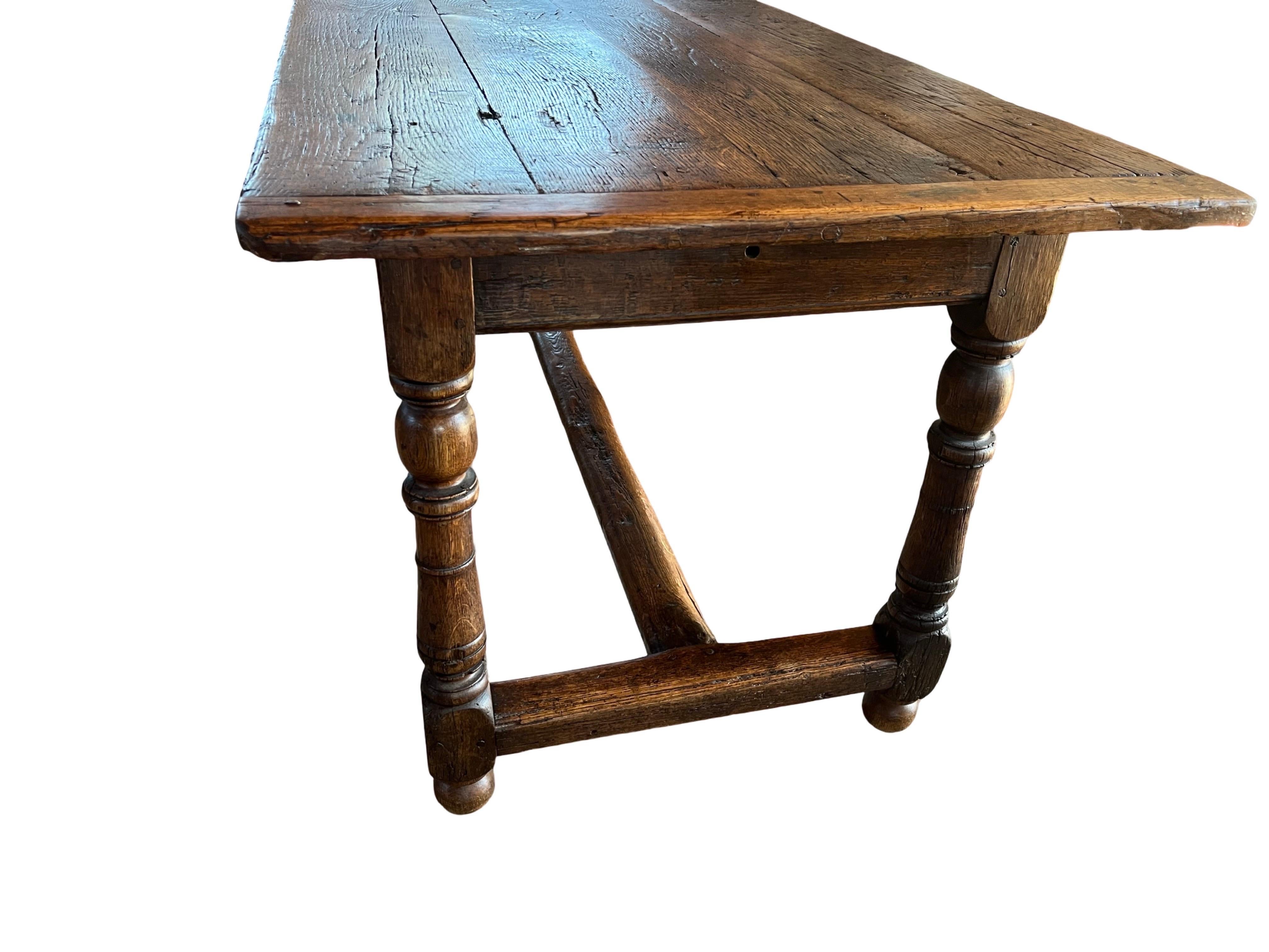 Quercia Tavolo da pranzo rustico in Oak francese, XIX secolo in vendita