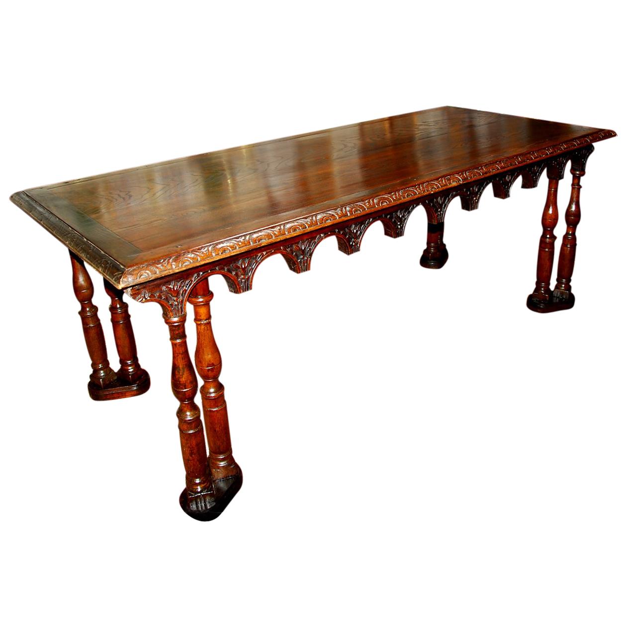 Table de salle à manger longue en Oak Oak français construite à partir d'éléments du 17e siècle