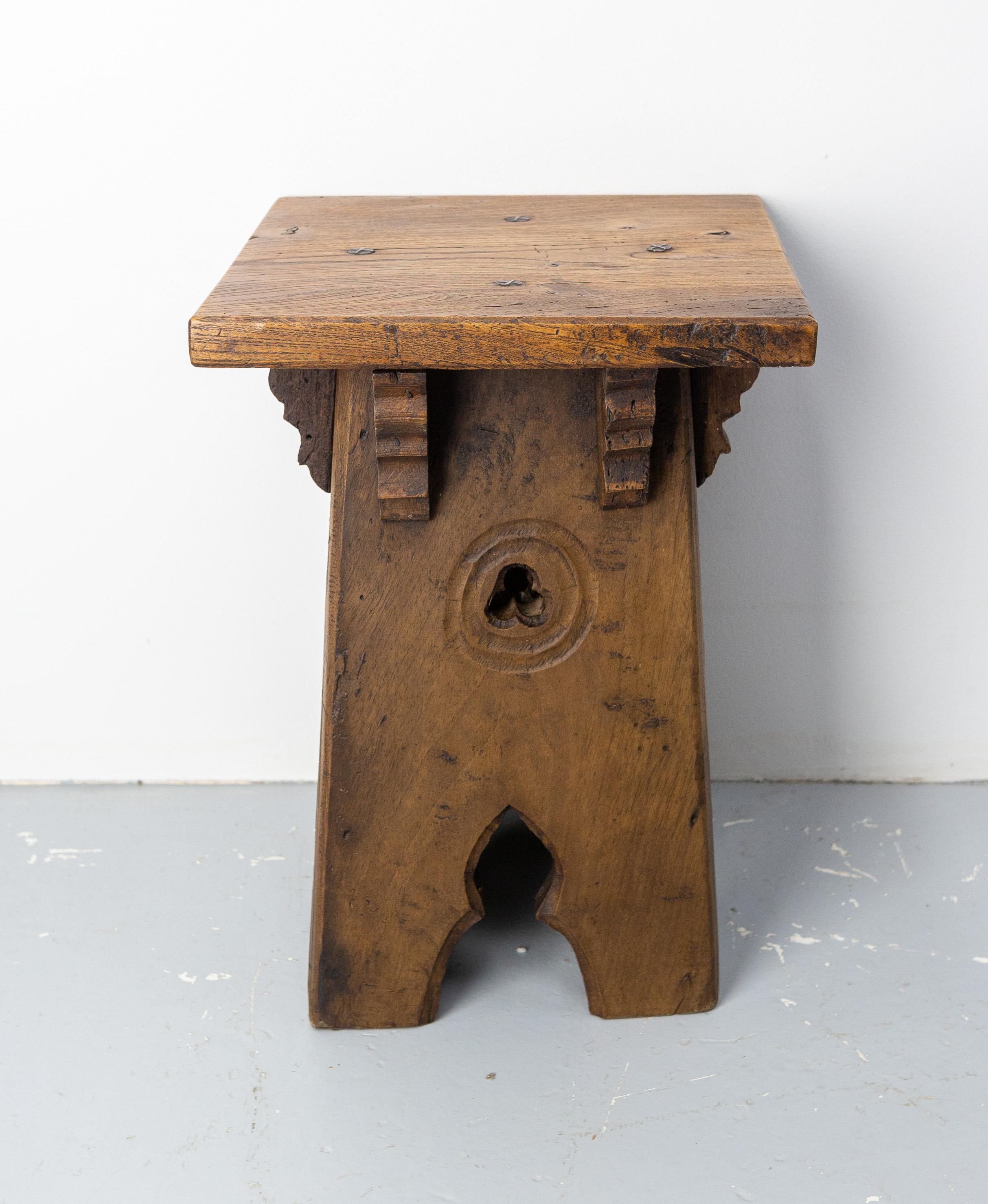 Oak carved stool made circa 1920
French

Good condition, solid and sound.

Shipping:
L 28, P 29, H 41 cm 6 kg.