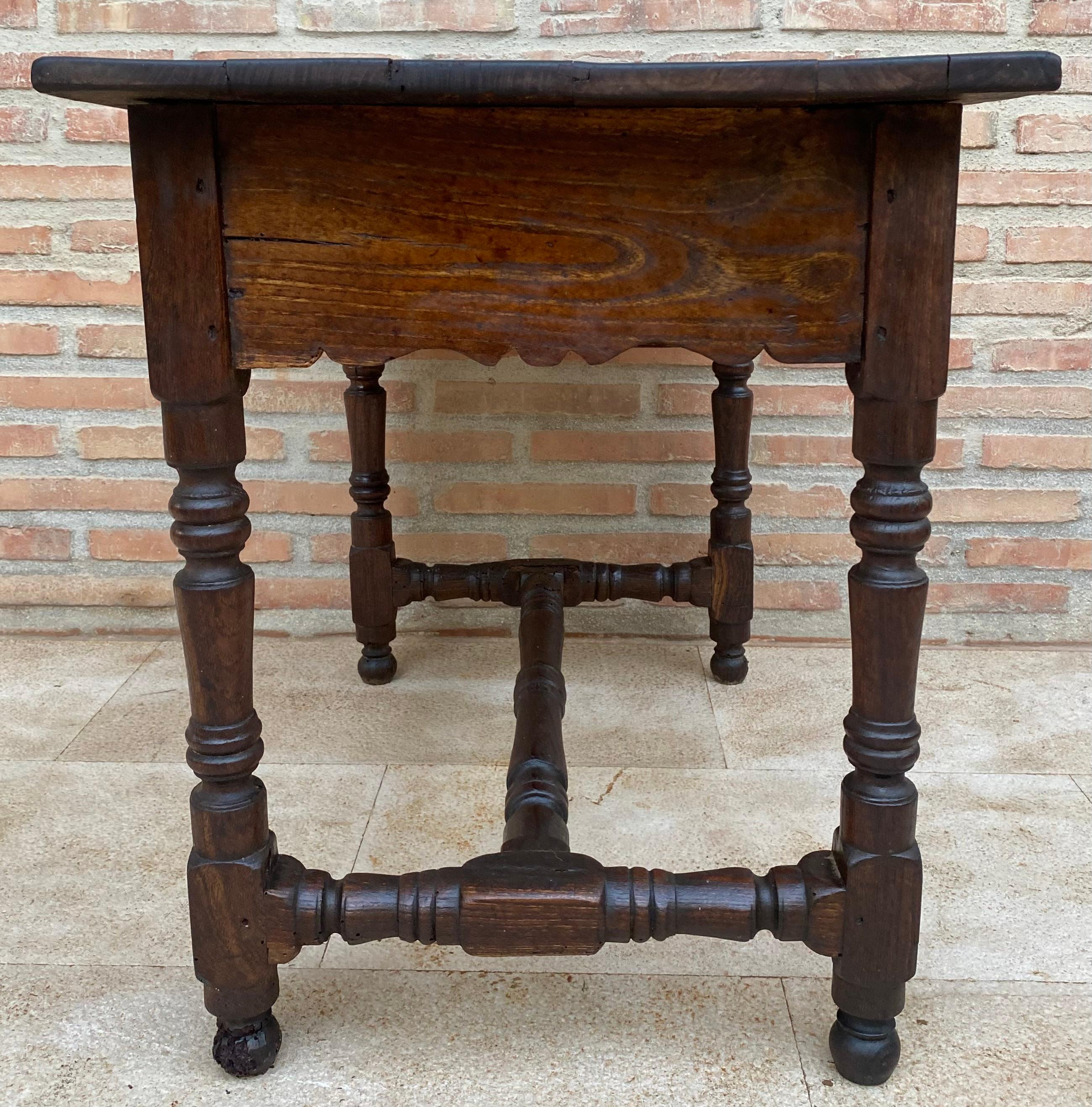 French Oak Side Table with One Drawer, 1940s For Sale 4