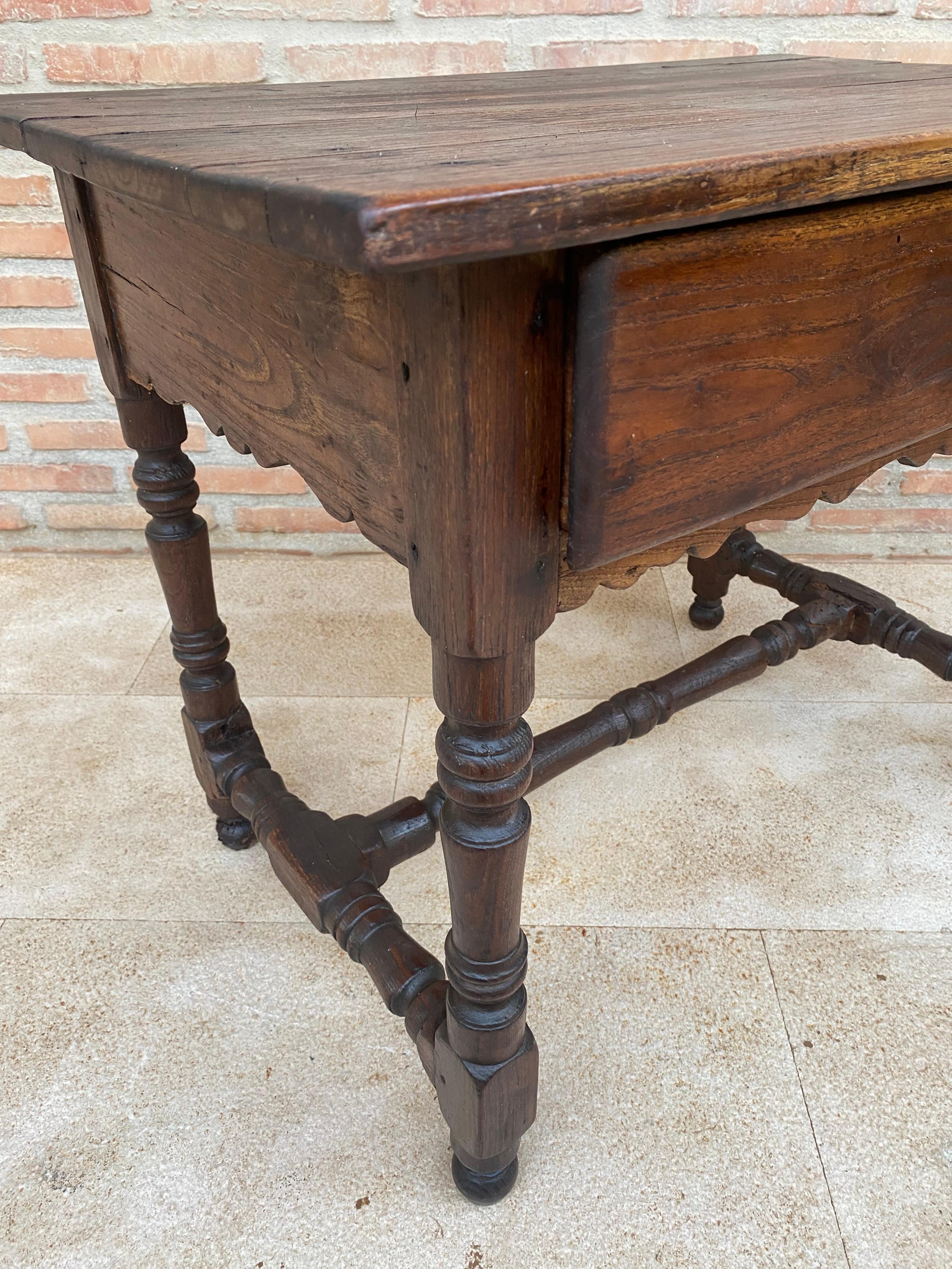 French Oak Side Table with One Drawer, 1940s For Sale 5