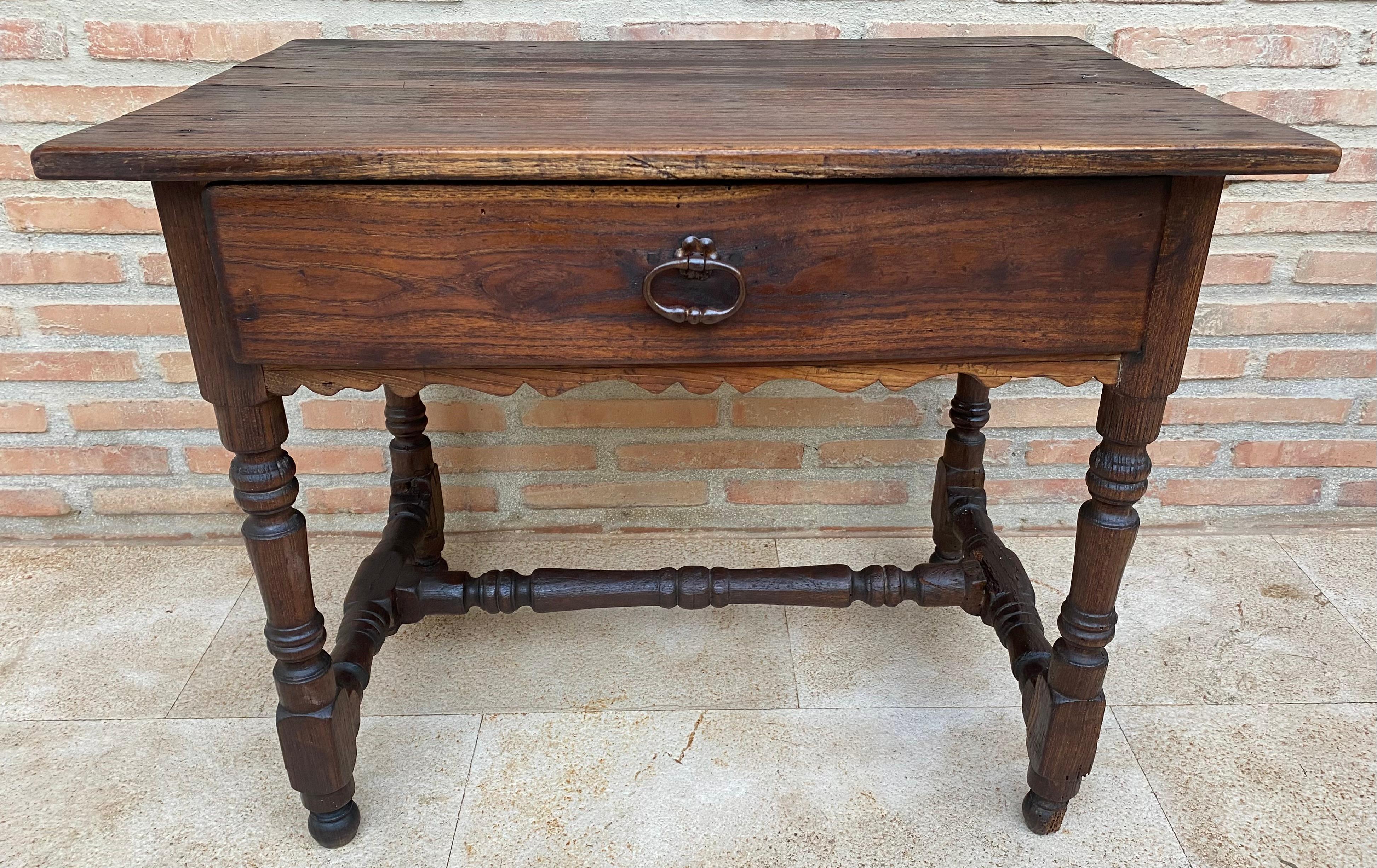 French Oak Side Table with One Drawer, 1940s In Good Condition For Sale In Miami, FL