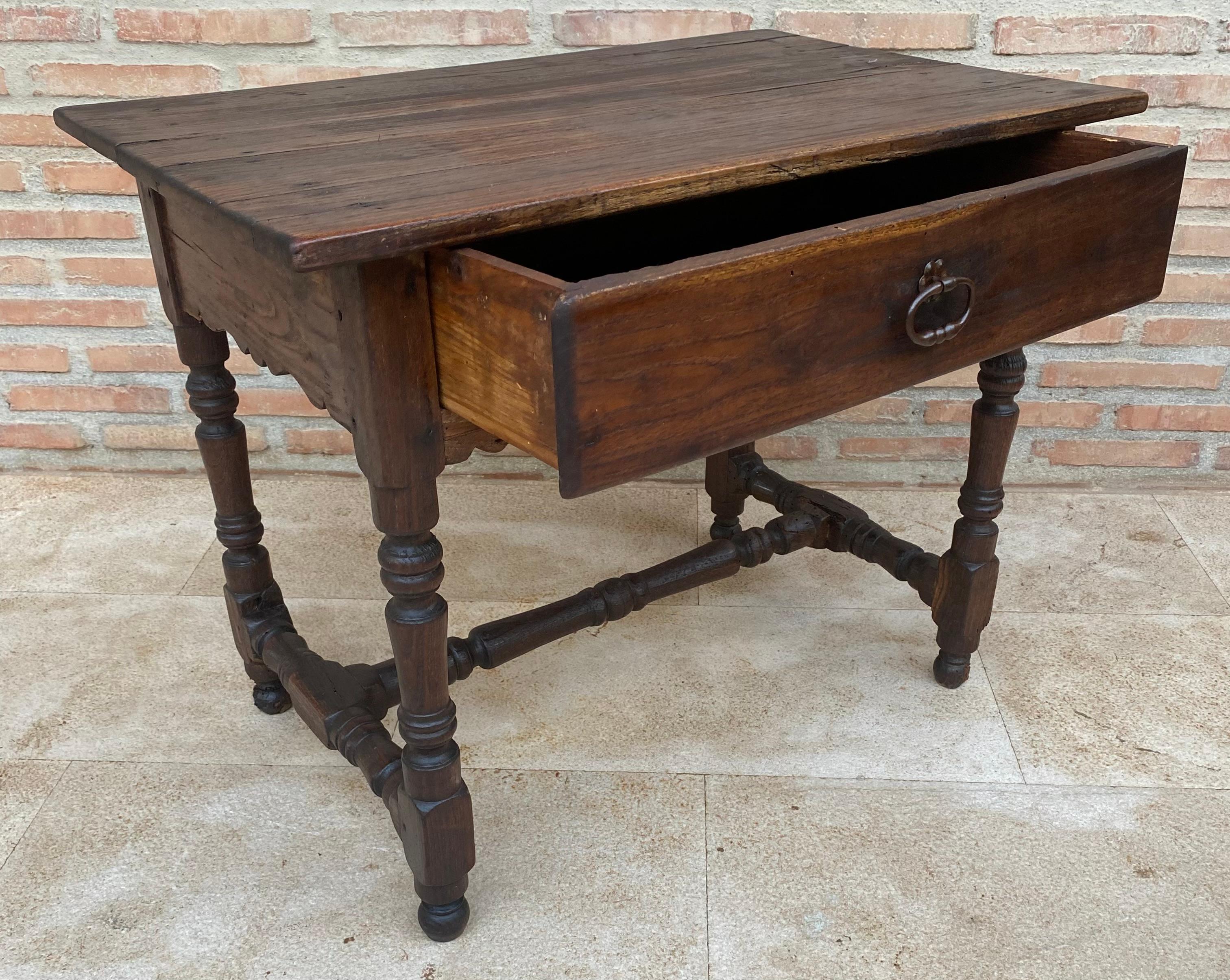 French Oak Side Table with One Drawer, 1940s For Sale 1