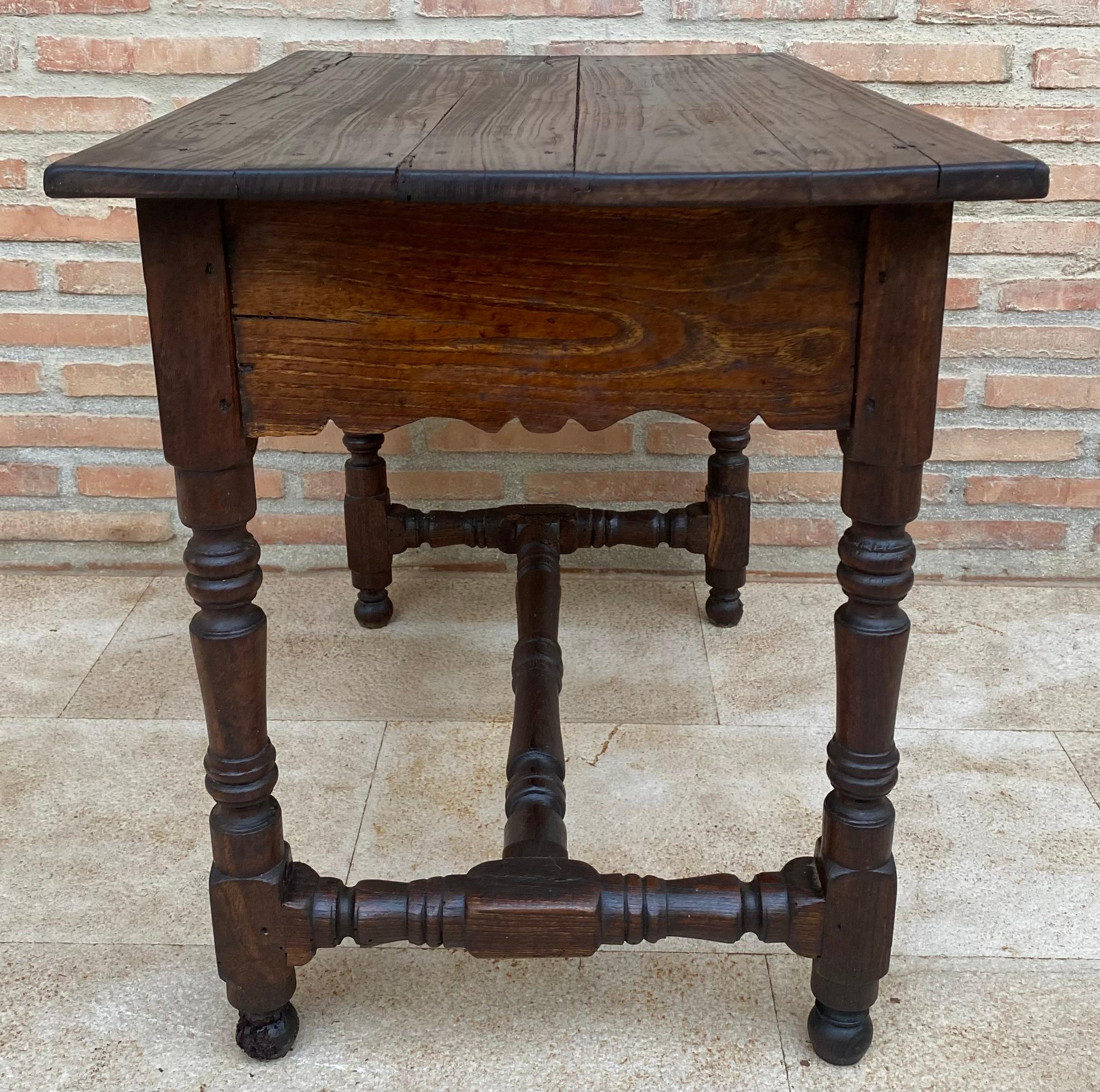 French Oak Side Table with One Drawer, 1940s For Sale 3