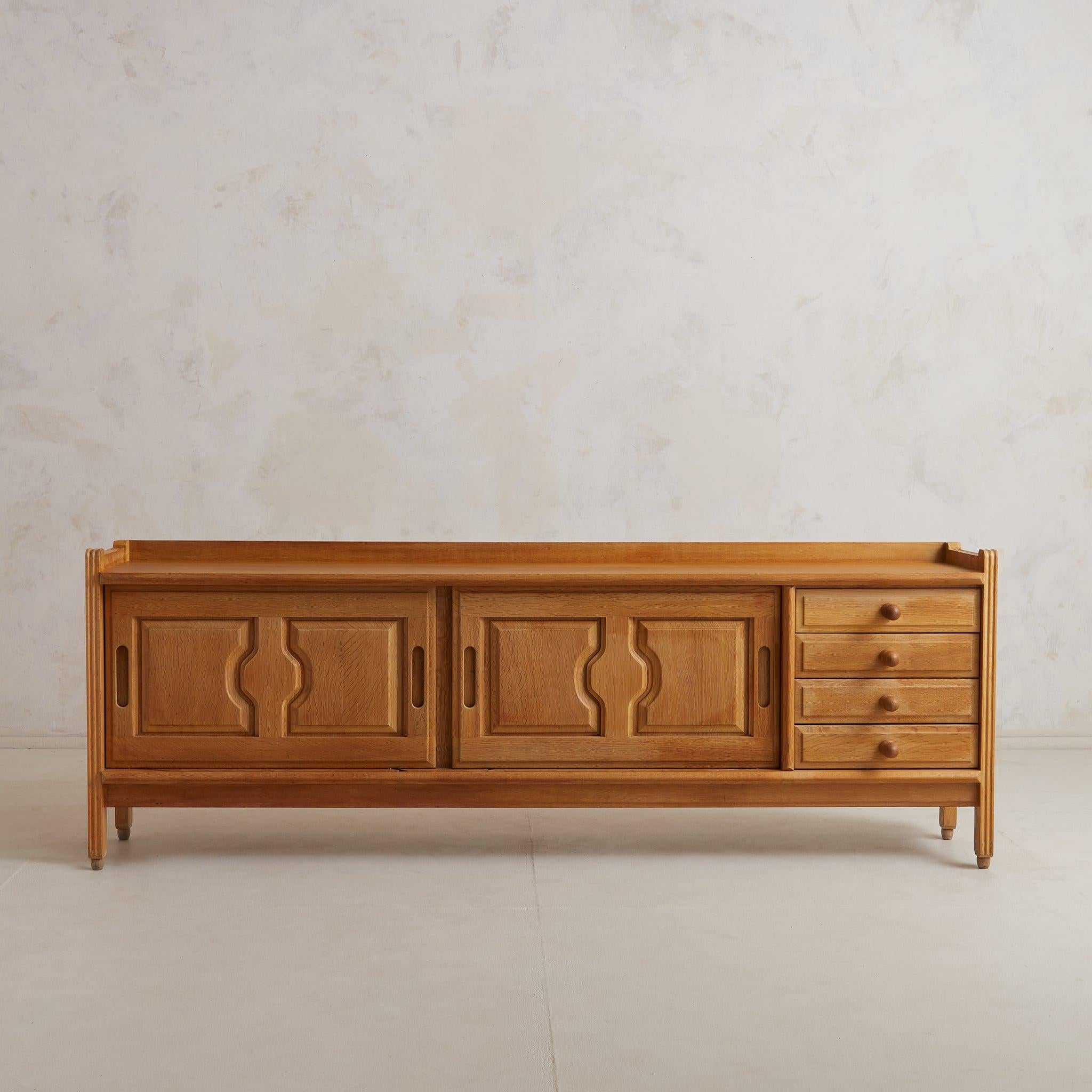 Metà XX secolo Credenza francese in Oak di Guillerme et Chambron, anni '60 in vendita