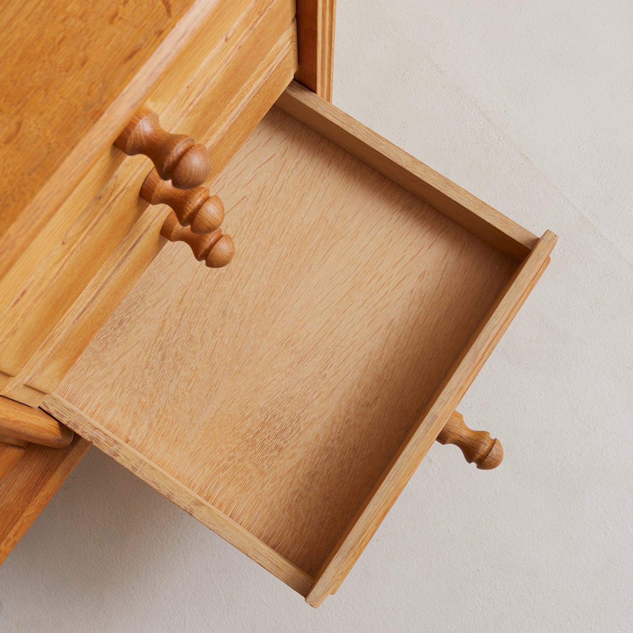 Credenza francese in Oak di Guillerme et Chambron, anni '60 in vendita 1
