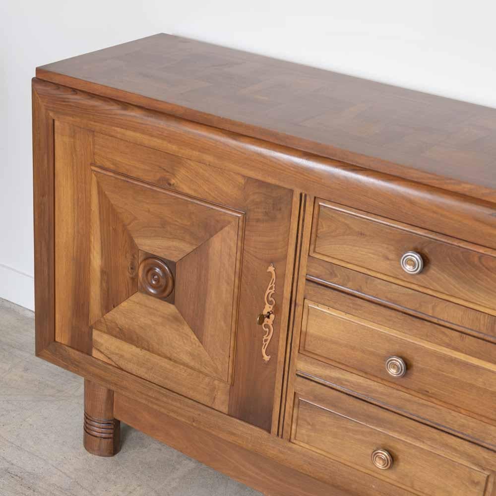 Aparador de roble francés al estilo de Charles Dudouyt en venta 8