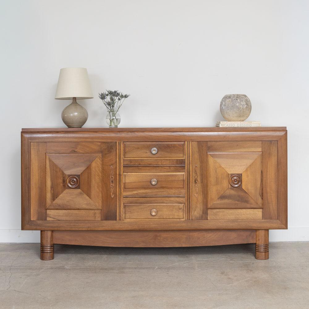 Aparador de roble francés al estilo de Charles Dudouyt Francés en venta