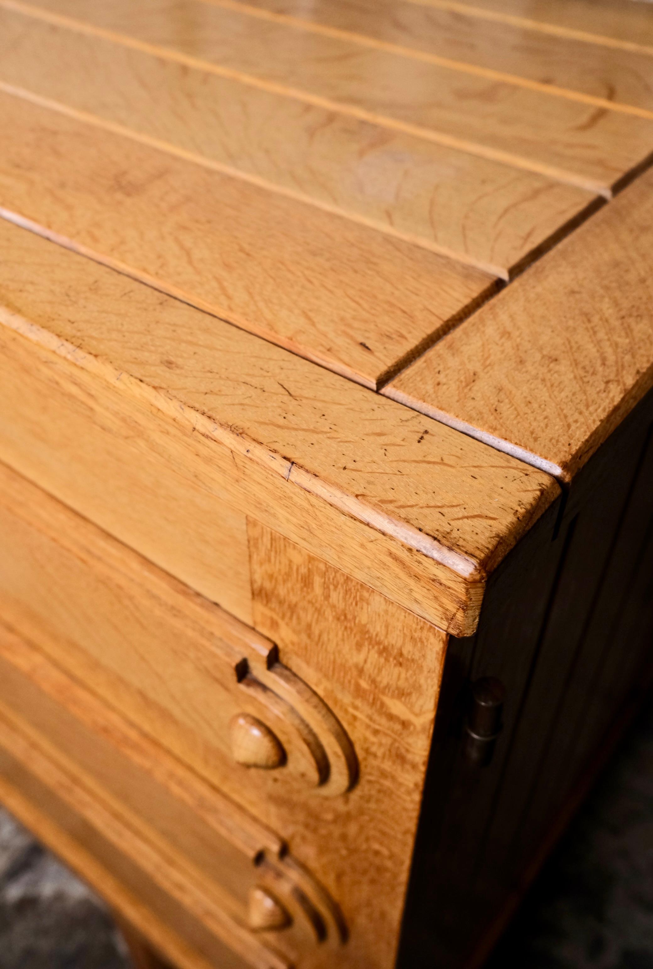 Credenza francese in rovere nello stile di Guillerme & Chambron, anni '60 in vendita 7