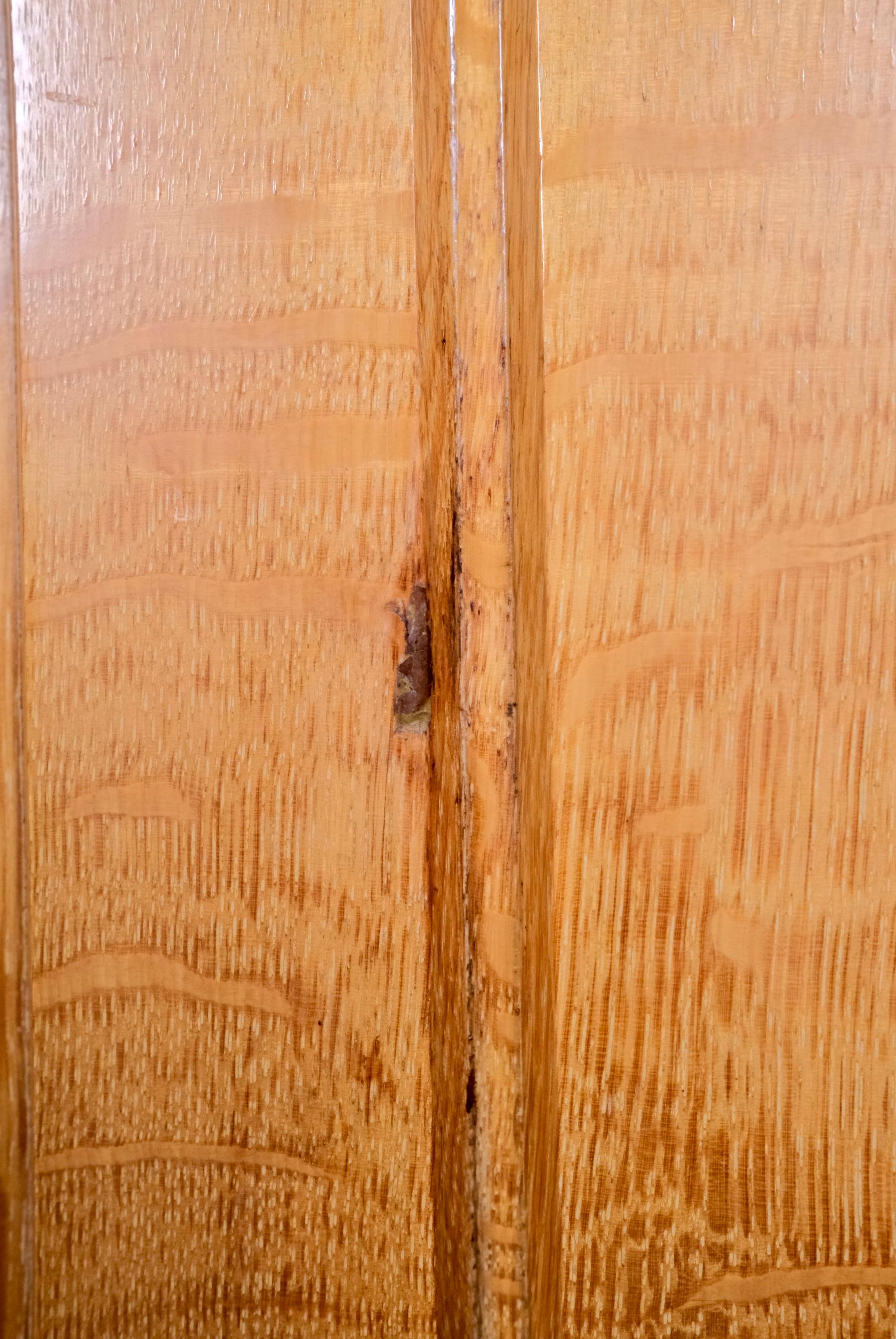 Credenza francese in rovere nello stile di Guillerme & Chambron, anni '60 in vendita 12