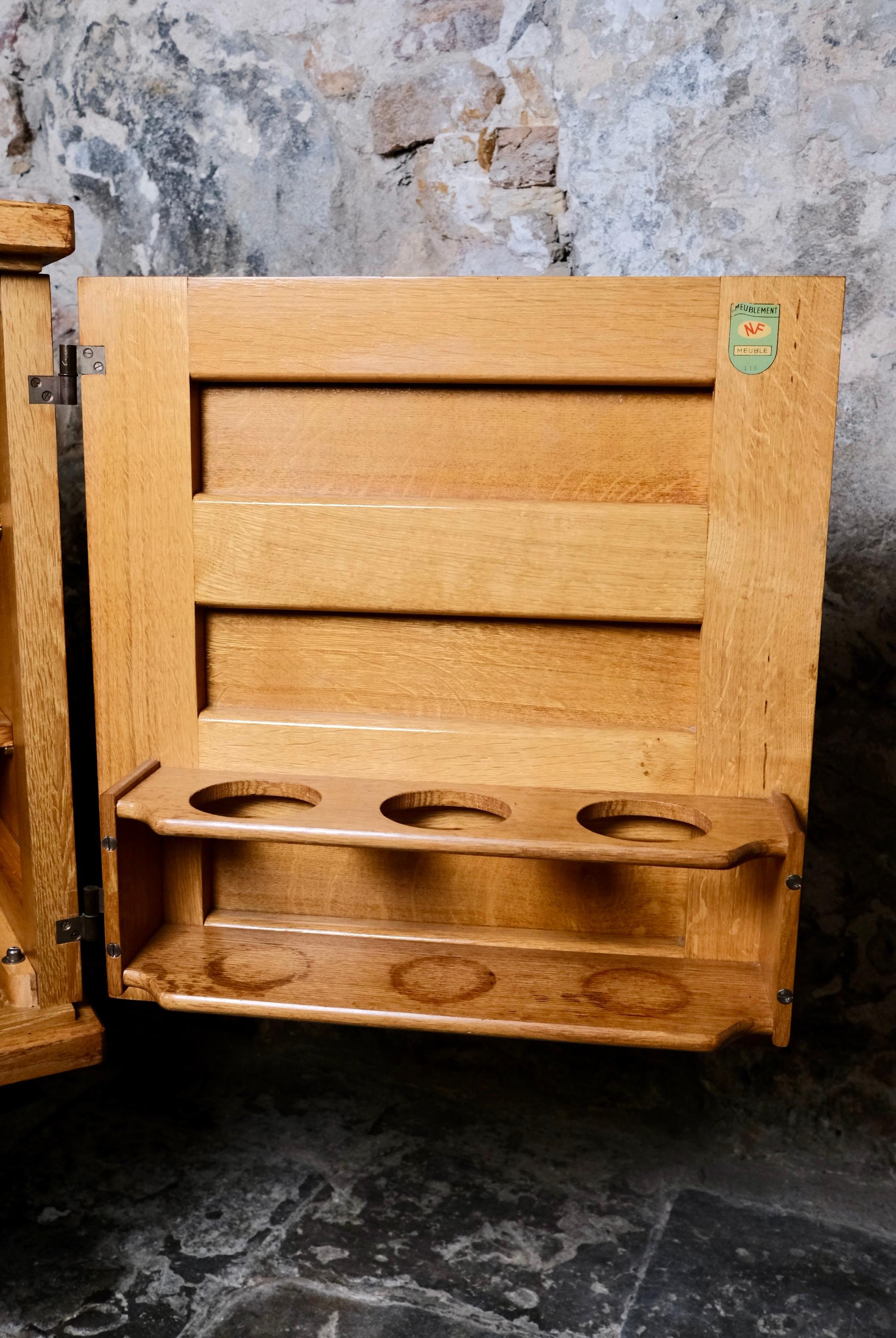 Credenza francese in rovere nello stile di Guillerme & Chambron, anni '60 in vendita 13